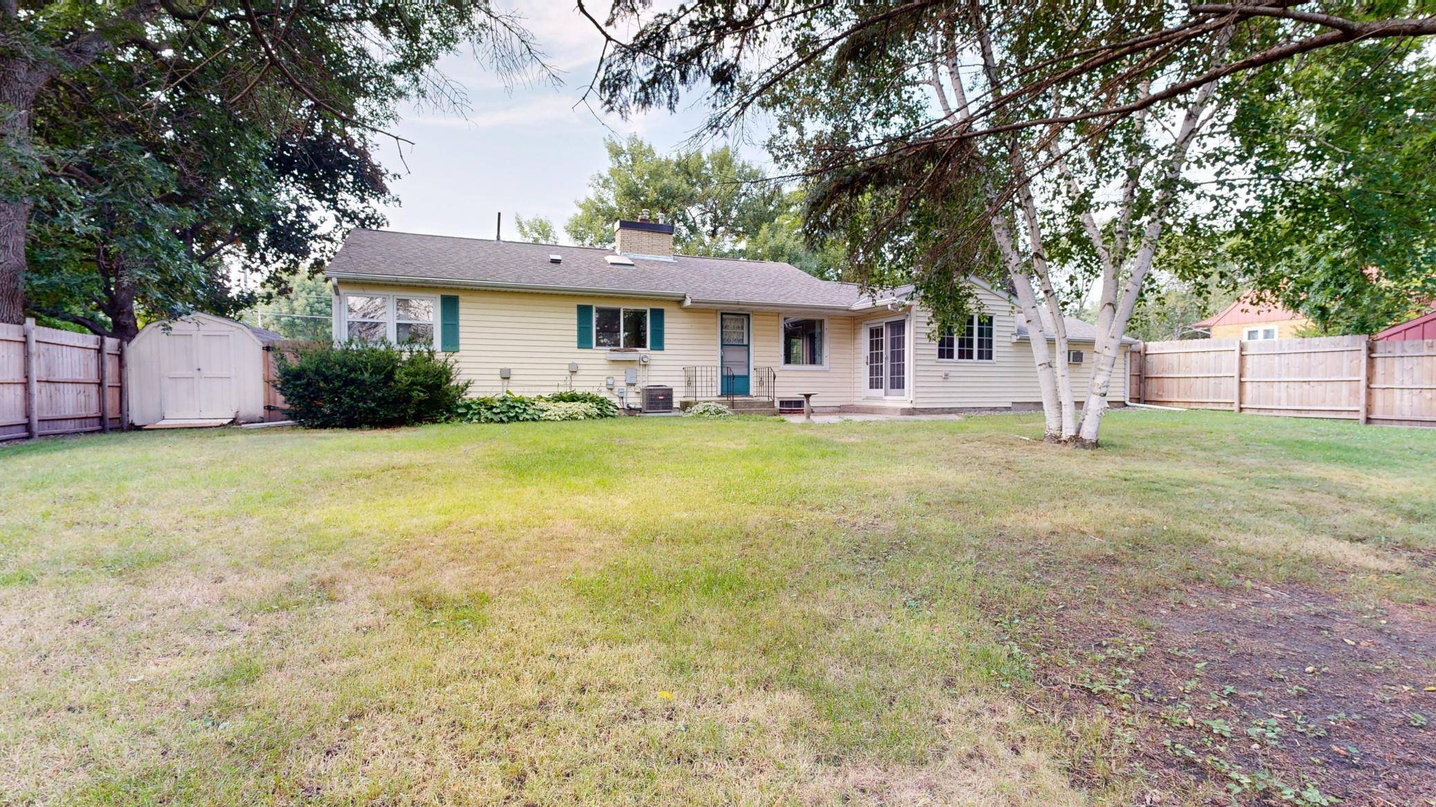 504 19th AVE SW, Willmar, MN 56201