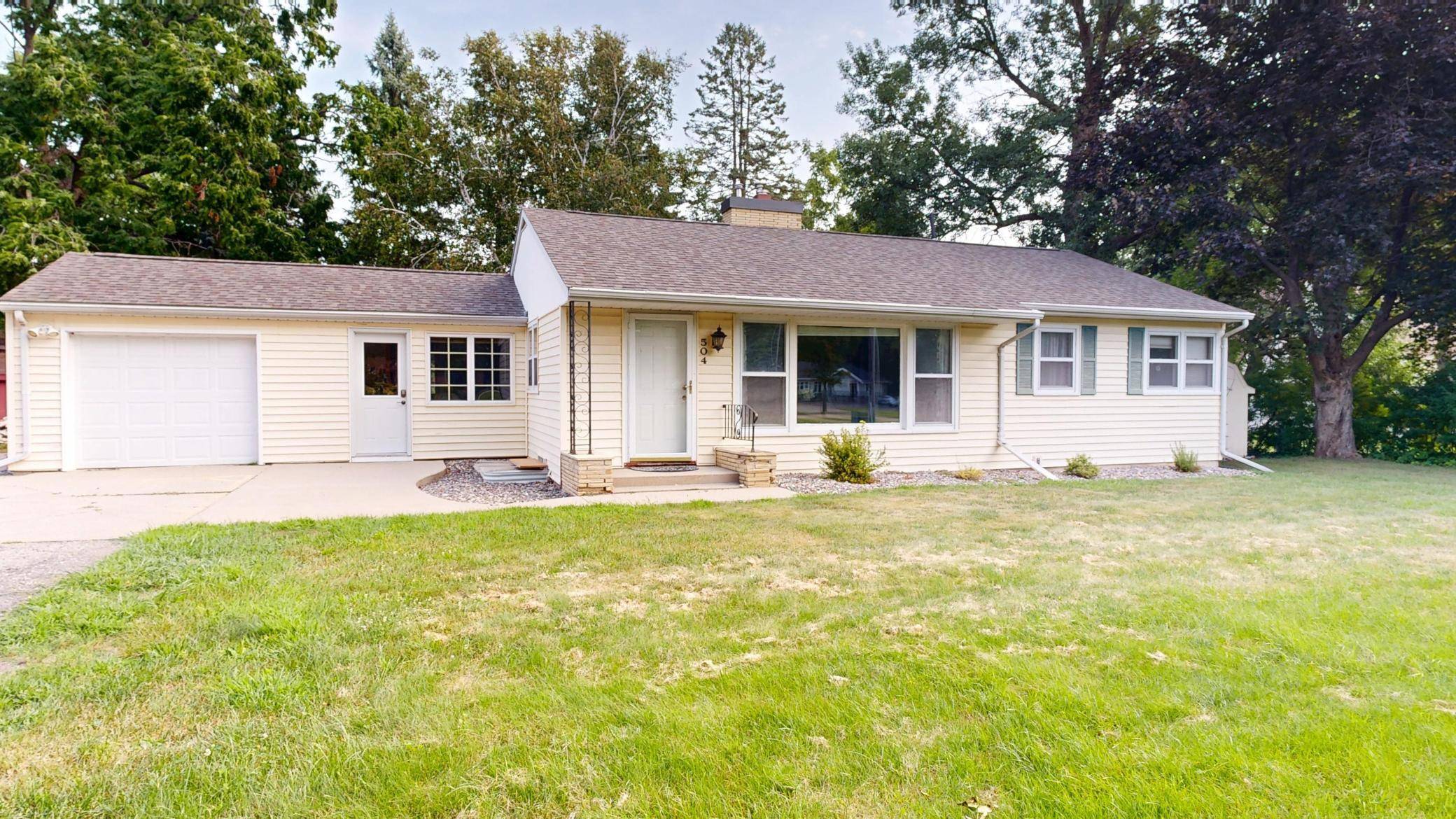 504 19th AVE SW, Willmar, MN 56201