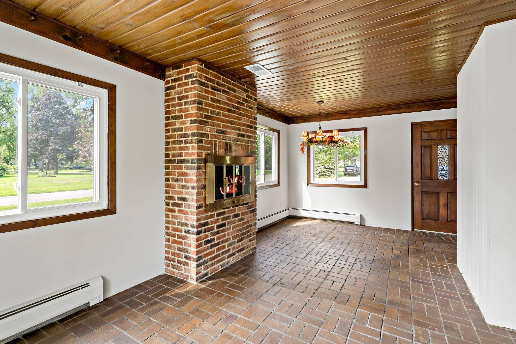 3567 Leroy ST, Deephaven, MN 55391