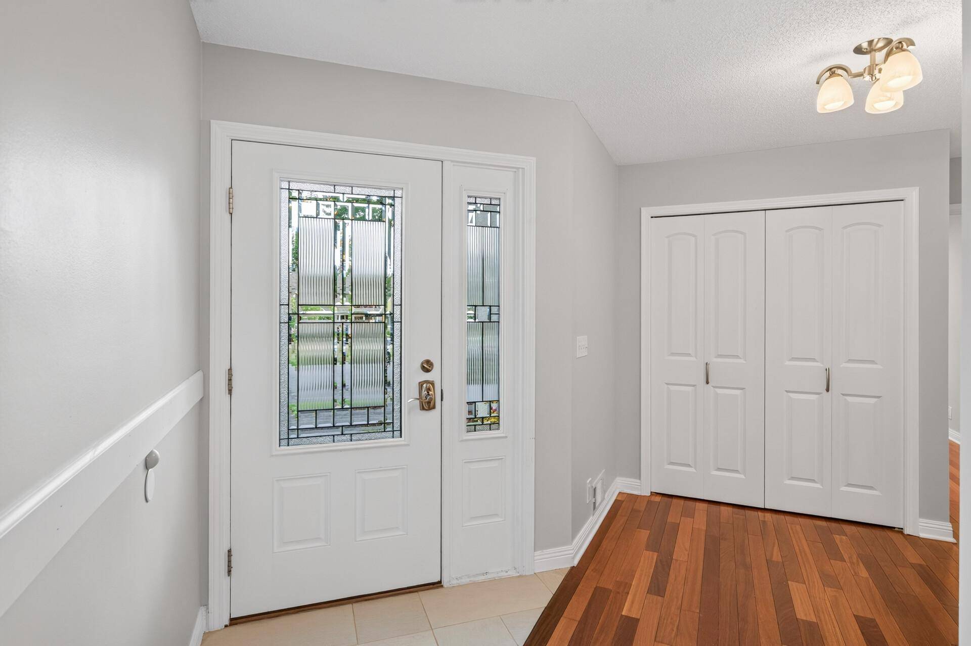2420 Simpson ST, Roseville, MN 55113