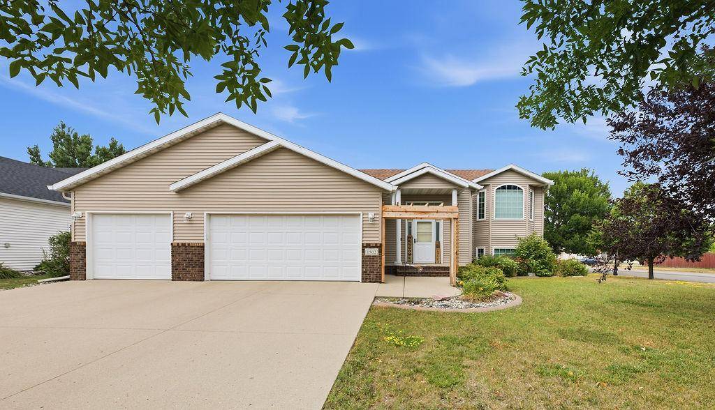 1502 Baywood DR, West Fargo, ND 58078