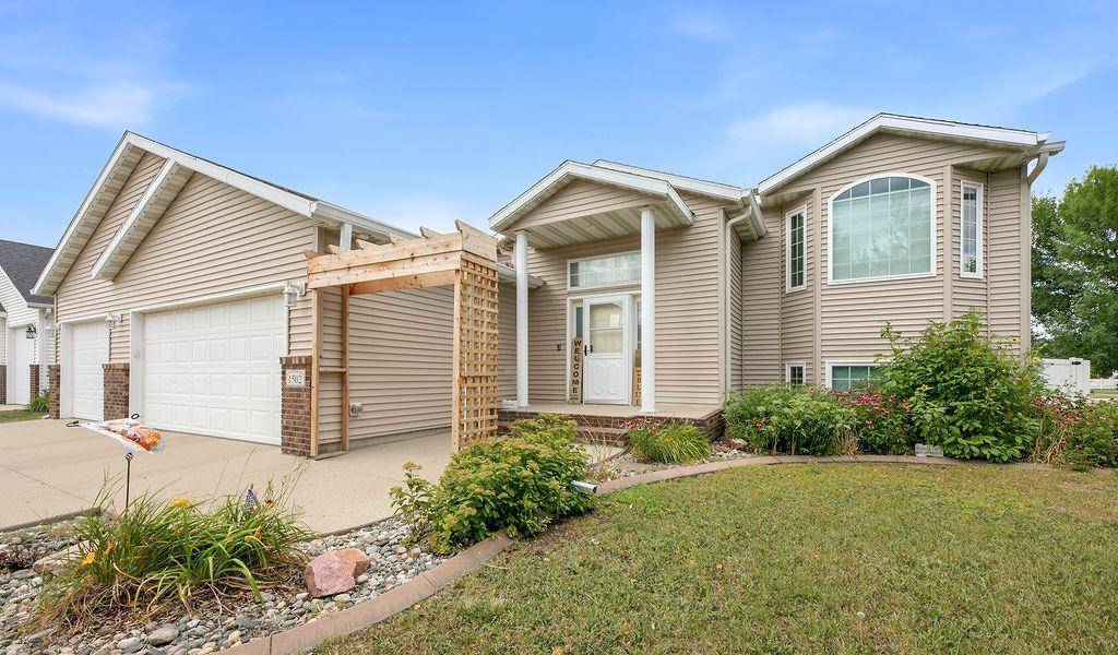 1502 Baywood DR, West Fargo, ND 58078