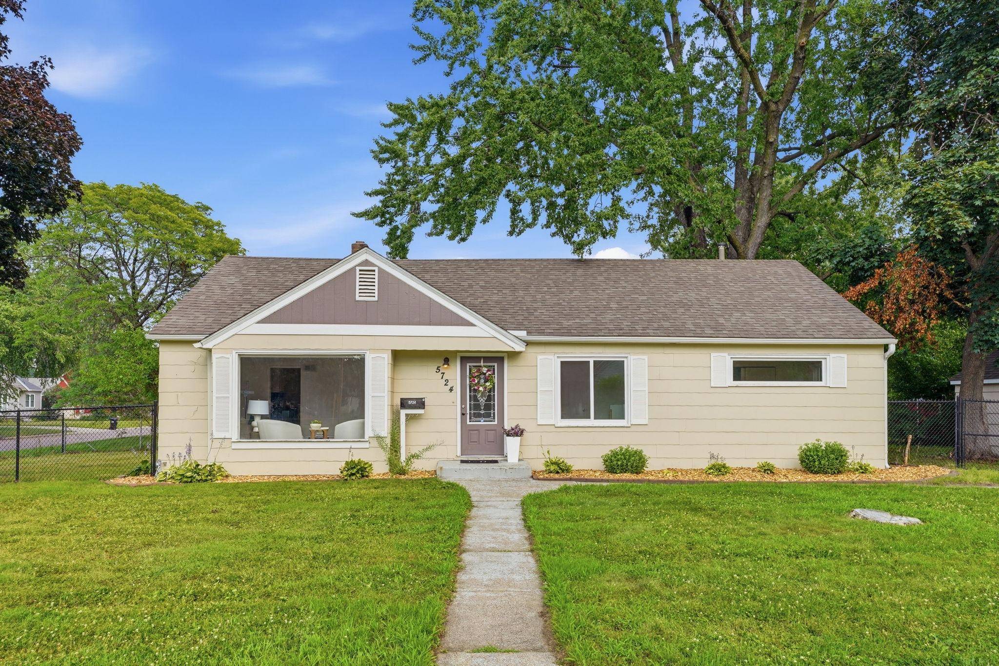 5724 Hampshire AVE N, Crystal, MN 55428