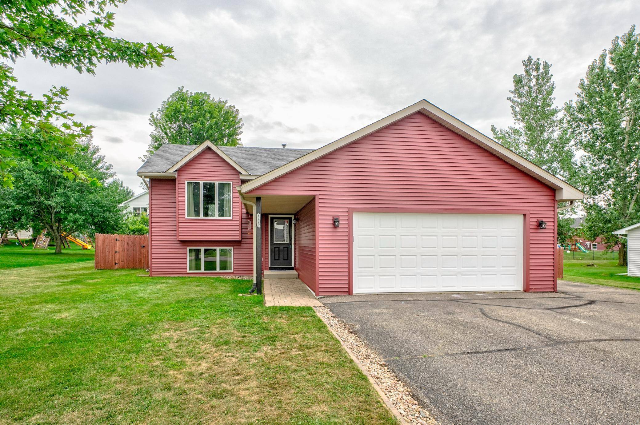 1410 Summit ST, Baldwin, WI 54002