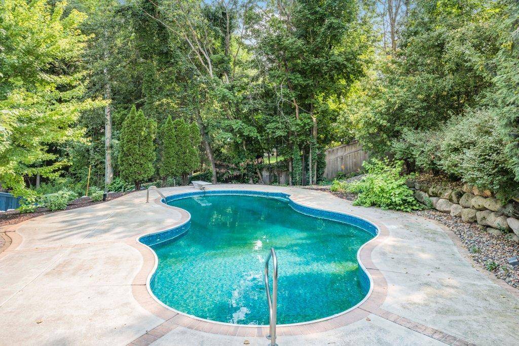 20590 Linden RD, Deephaven, MN 55331