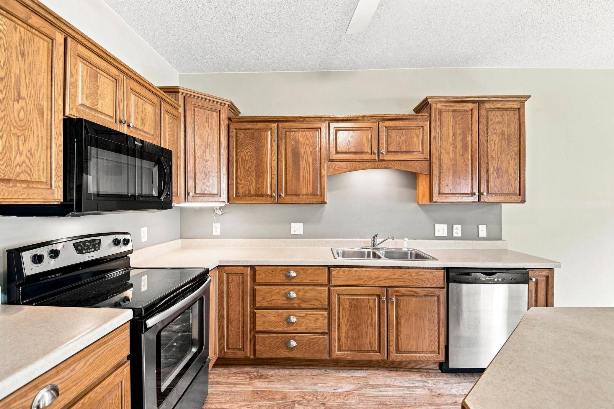 621 Ashley LN, Owatonna, MN 55060