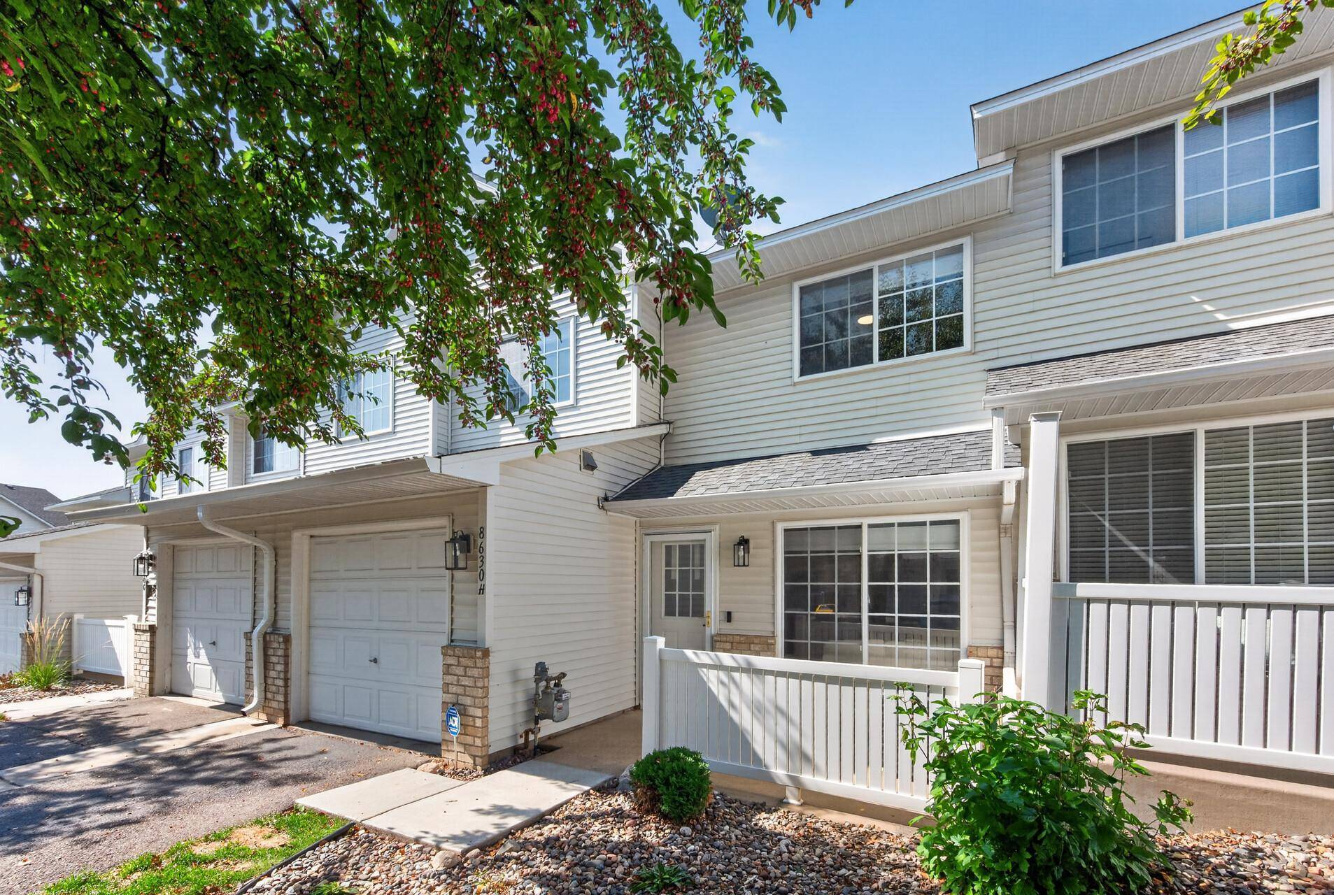 8630 Quarry Ridge LN #H, Woodbury, MN 55125