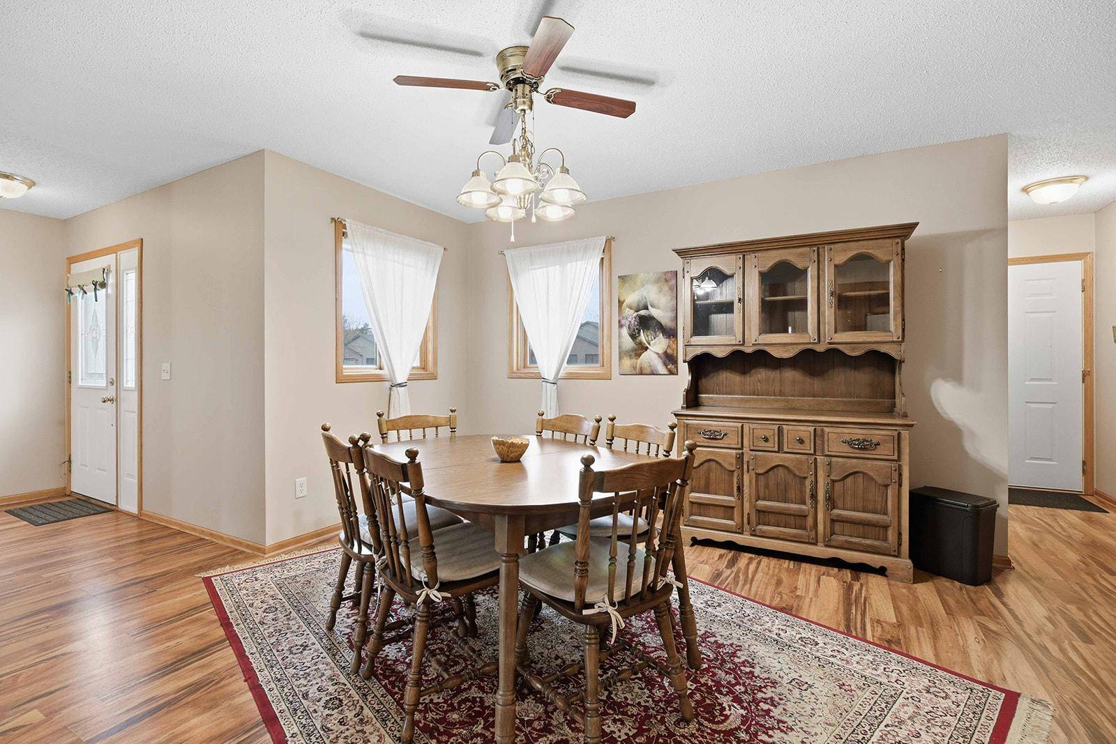 702 Sunset LN, Mora, MN 55051