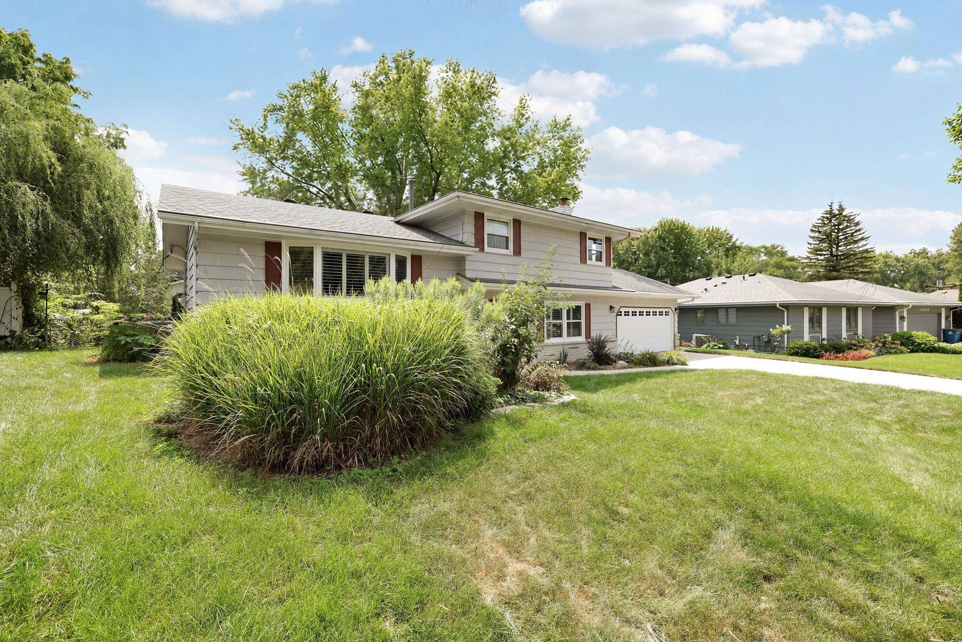 4541 Heritage Hills CIR, Bloomington, MN 55437