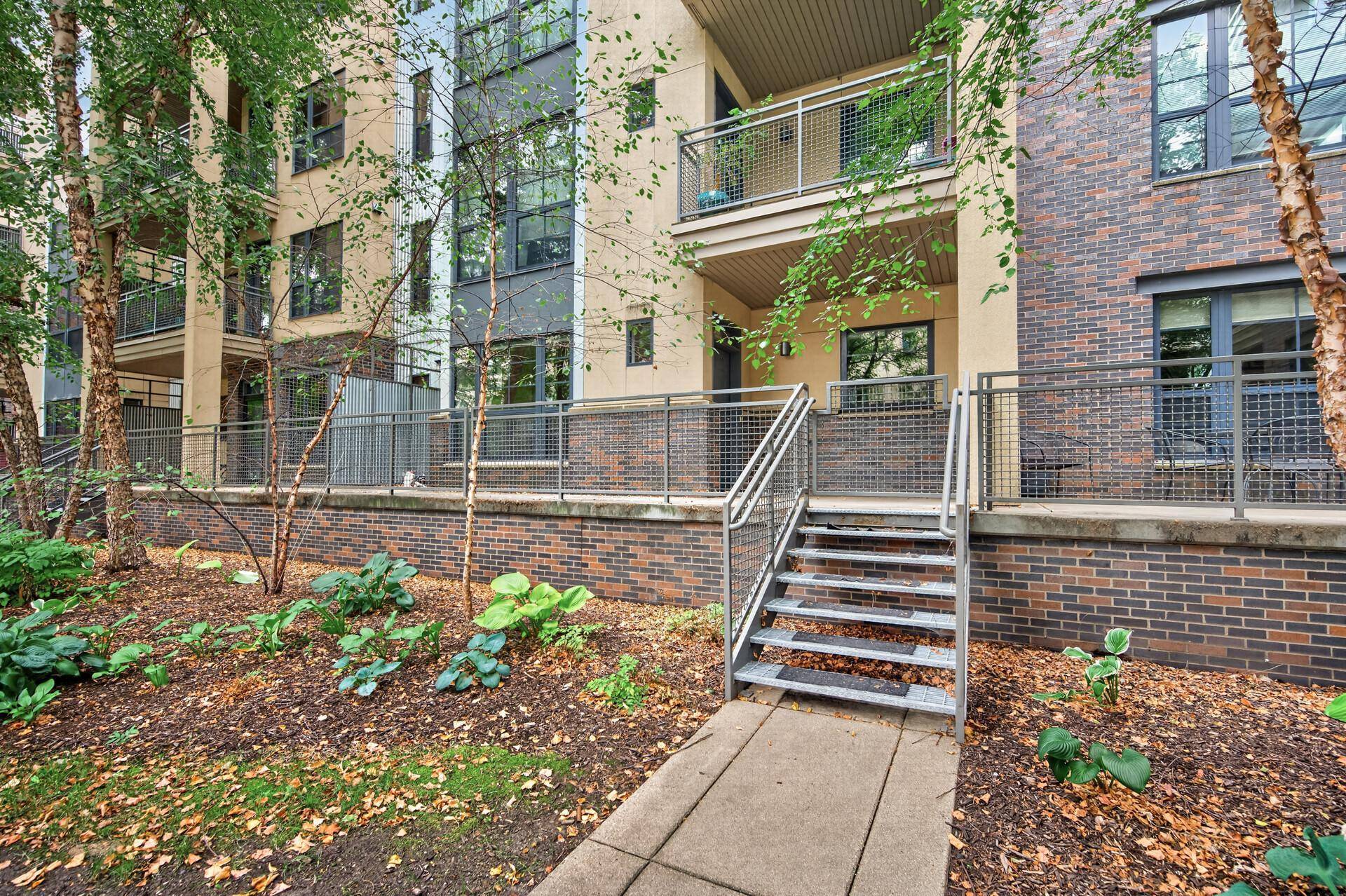 2565 Franklin AVE #102, Saint Paul, MN 55114