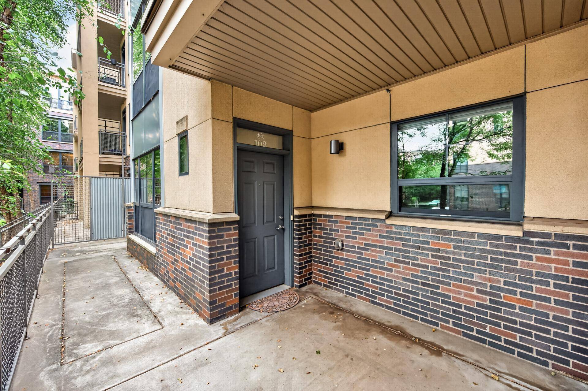 2565 Franklin AVE #102, Saint Paul, MN 55114