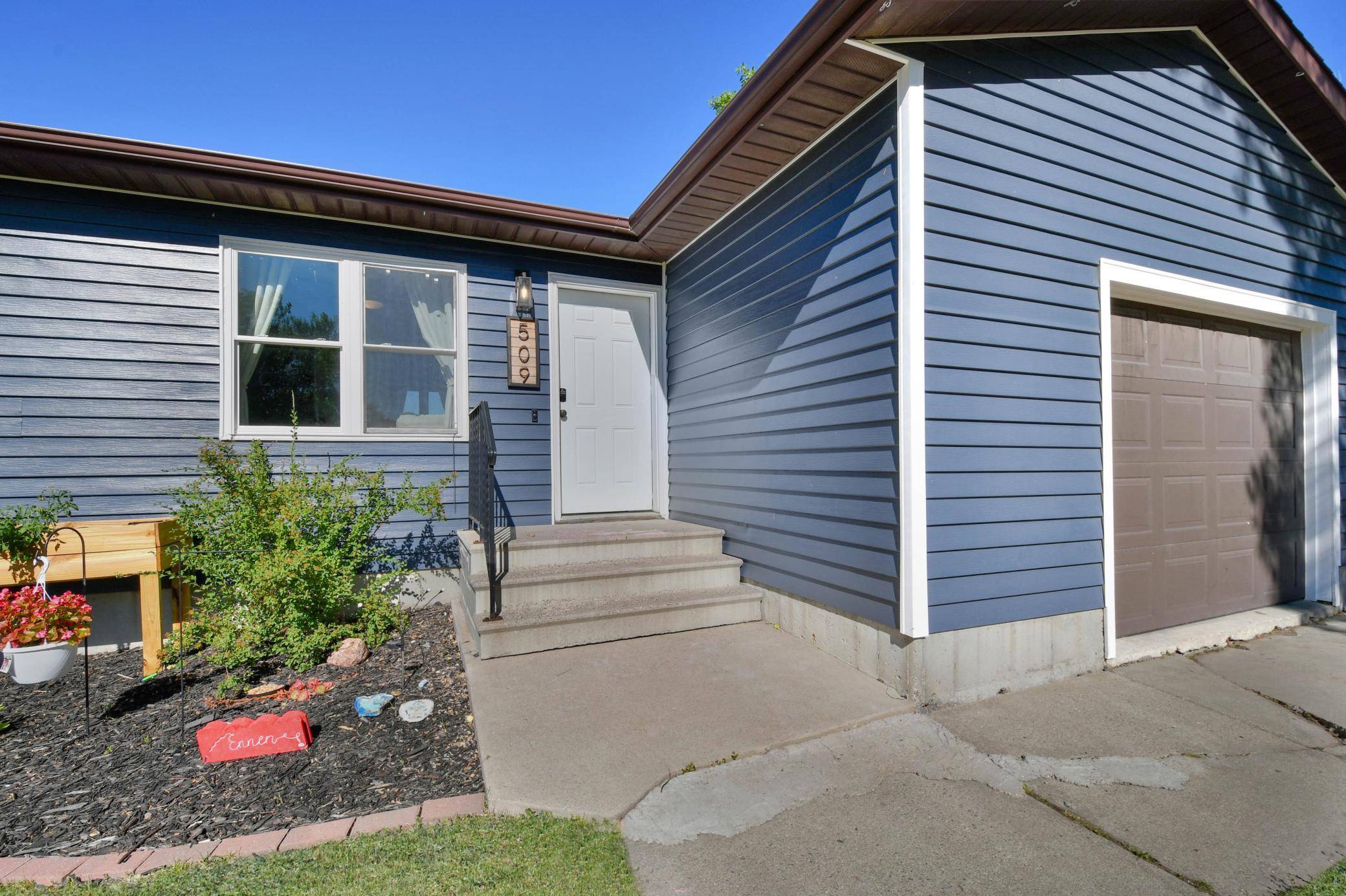 509 4th ST E, Horace, ND 58047