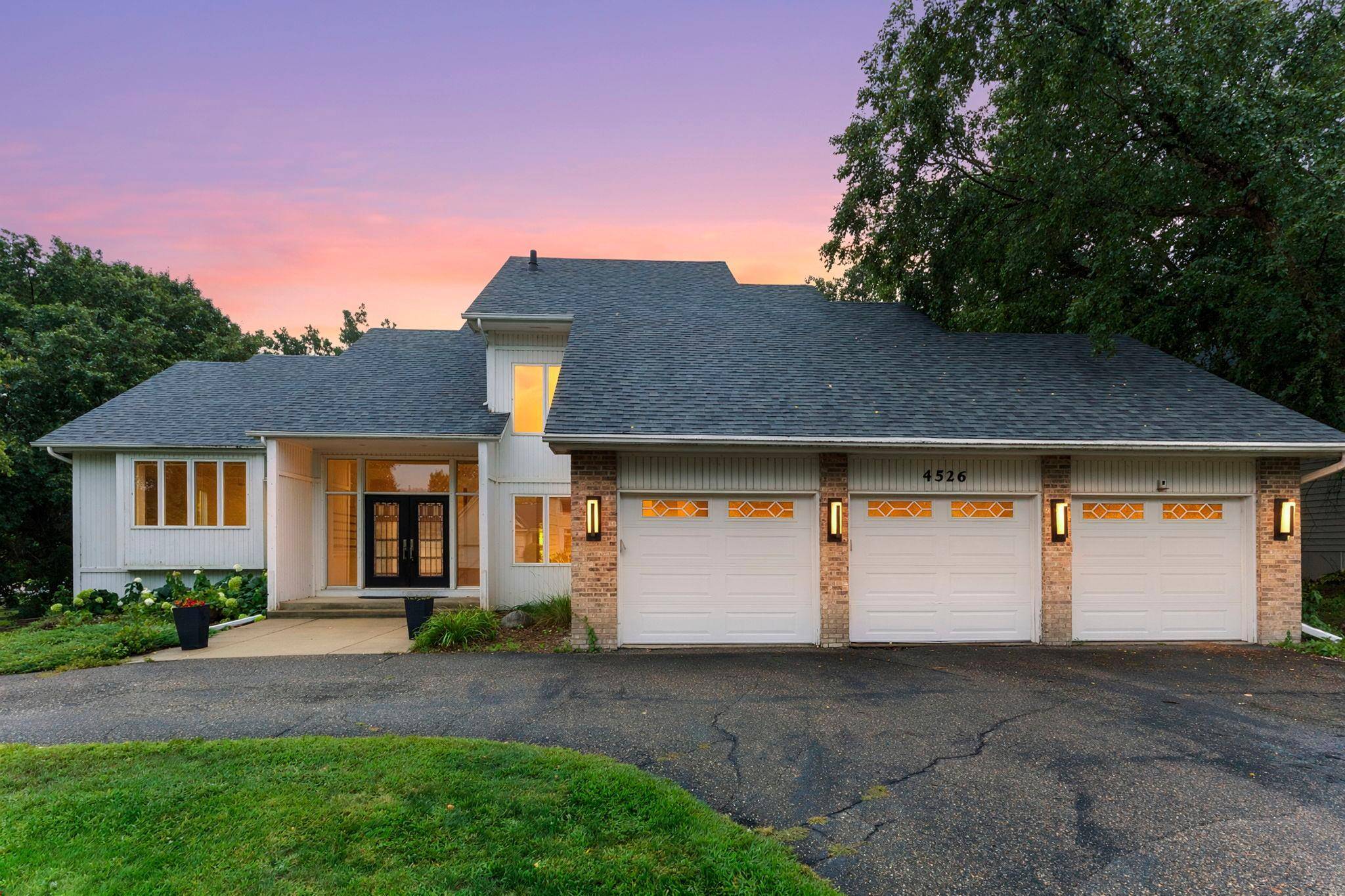 4526 137th ST W, Apple Valley, MN 55124