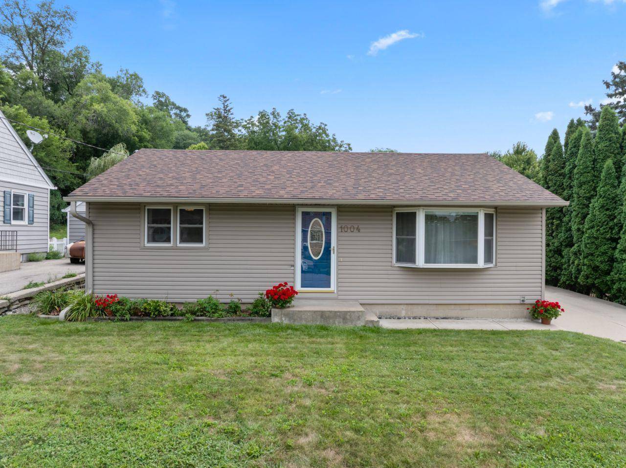 1004 14th AVE NE, Rochester, MN 55906