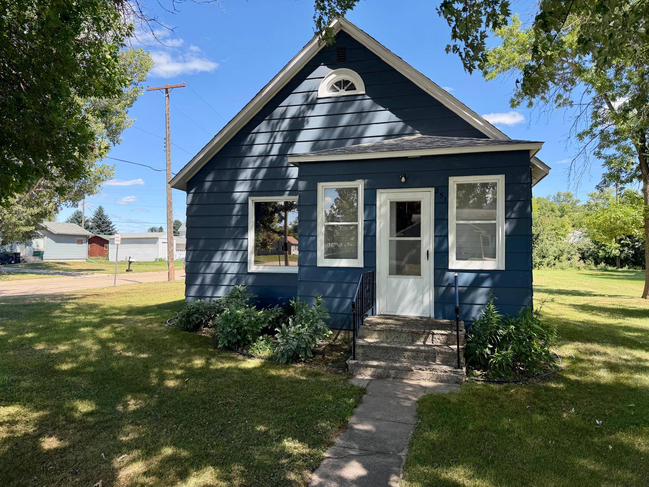 251 3rd AVE N, Casselton, ND 58012