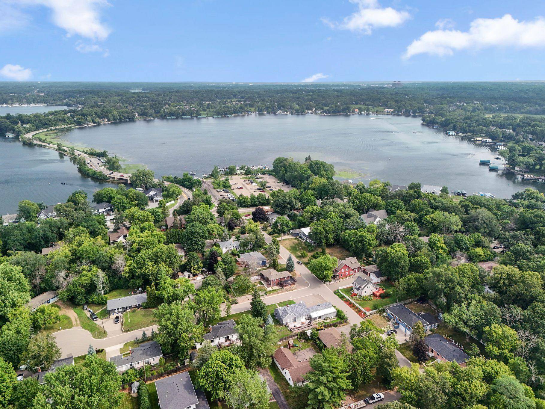 2930 Bay ST, Wayzata, MN 55391