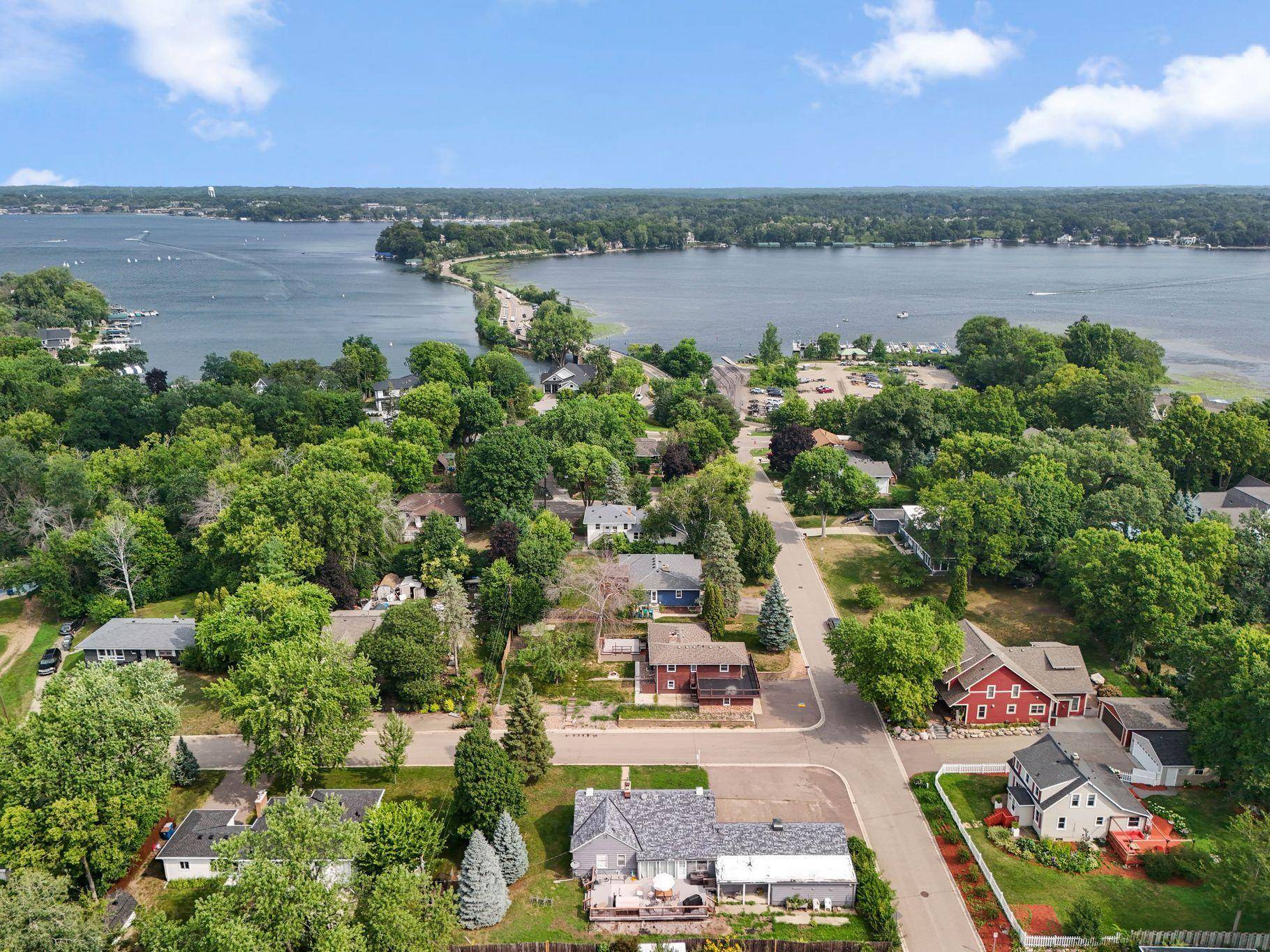 2930 Bay ST, Wayzata, MN 55391