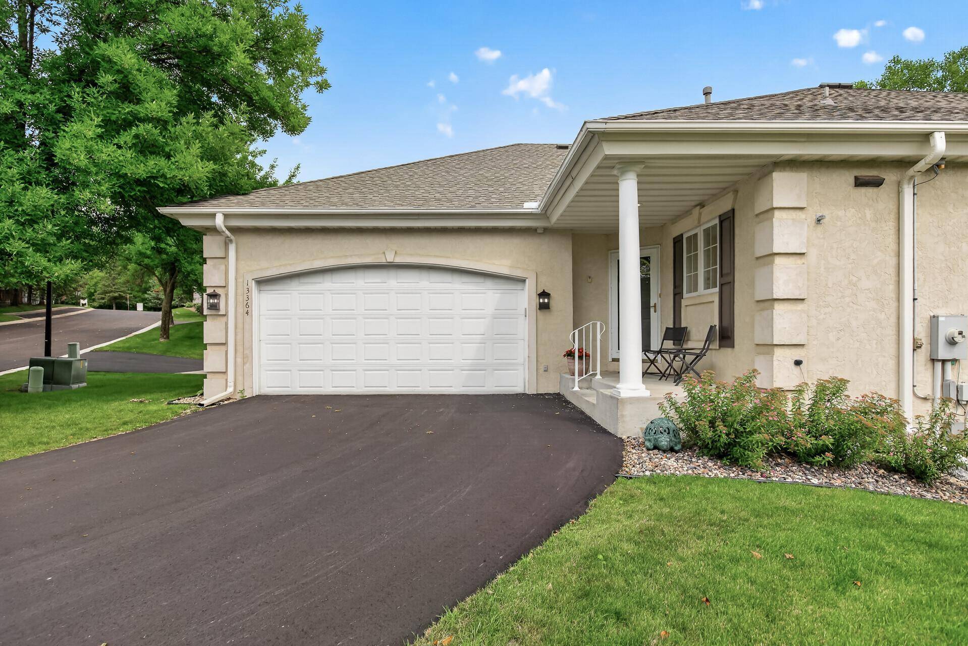 13364 Hummingbird DR, Apple Valley, MN 55124