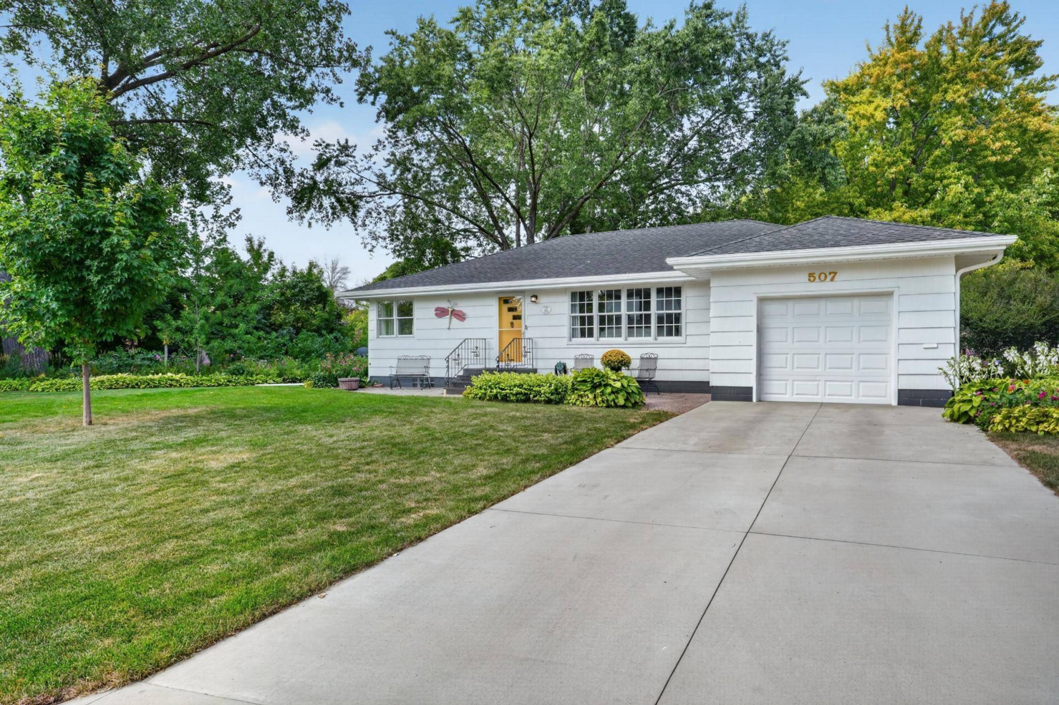 507 N Maple ST, Chaska, MN 55318