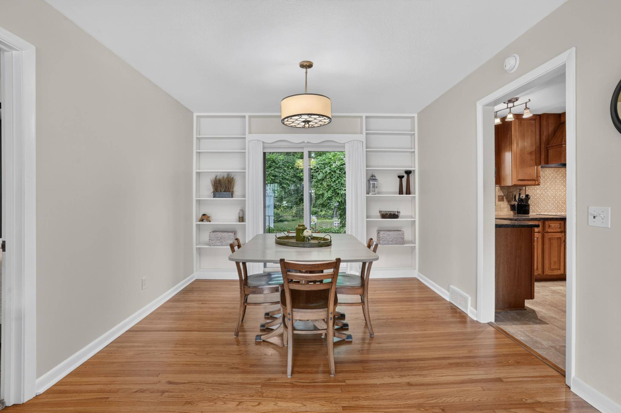 507 N Maple ST, Chaska, MN 55318
