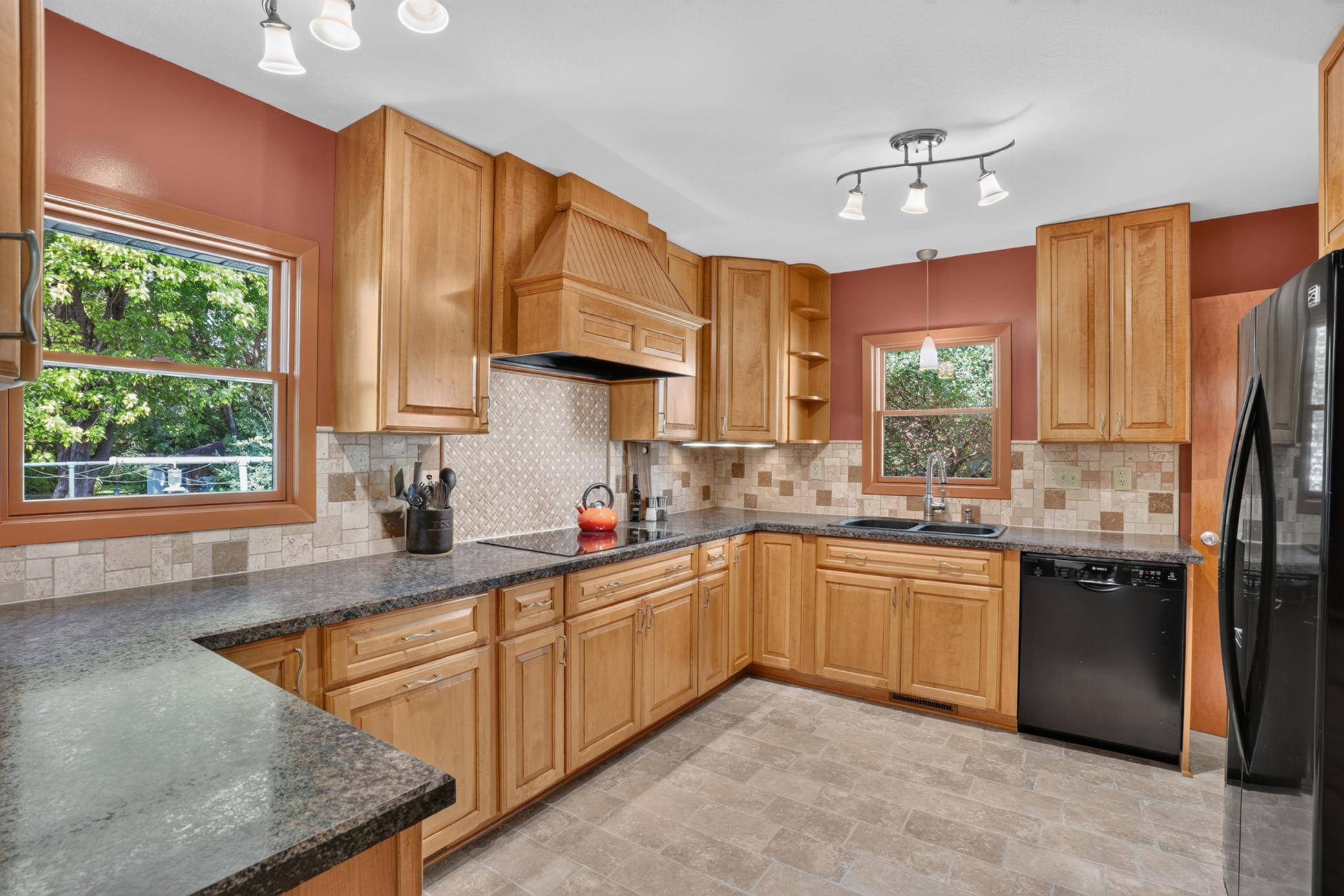507 N Maple ST, Chaska, MN 55318
