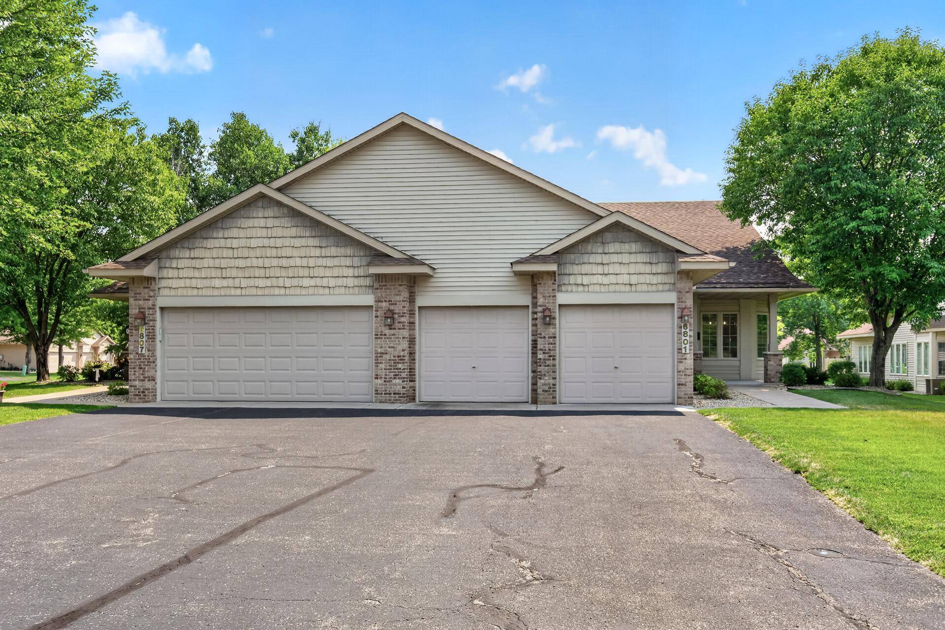 6801 24th ST N, Oakdale, MN 55128