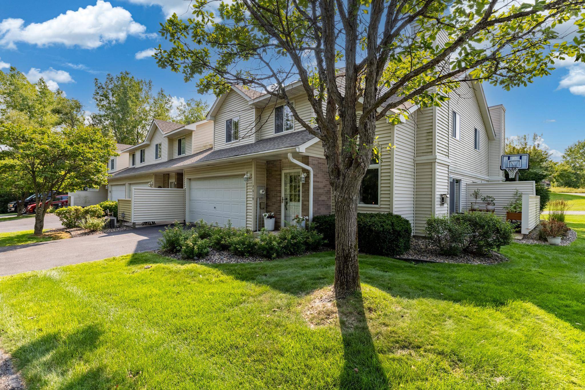 7019 49th ST N, Oakdale, MN 55128