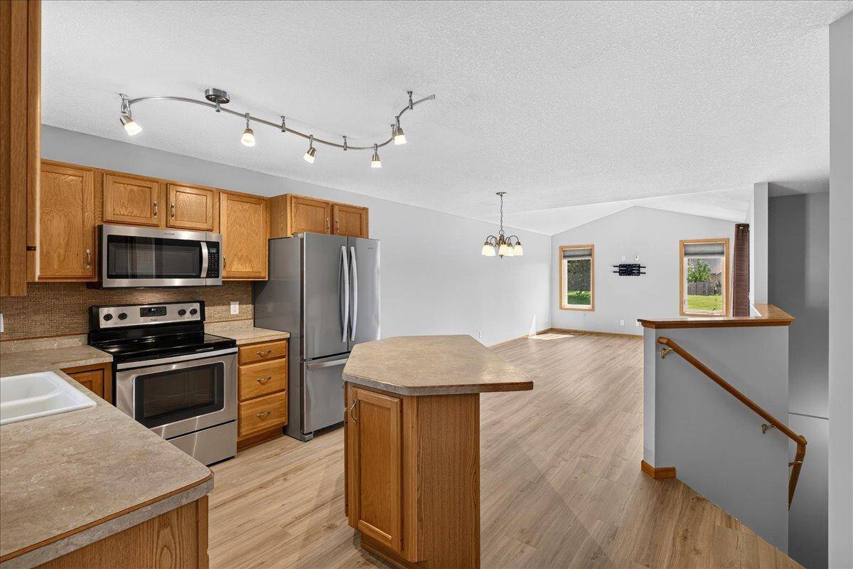 10509 64th LN NE, Albertville, MN 55301