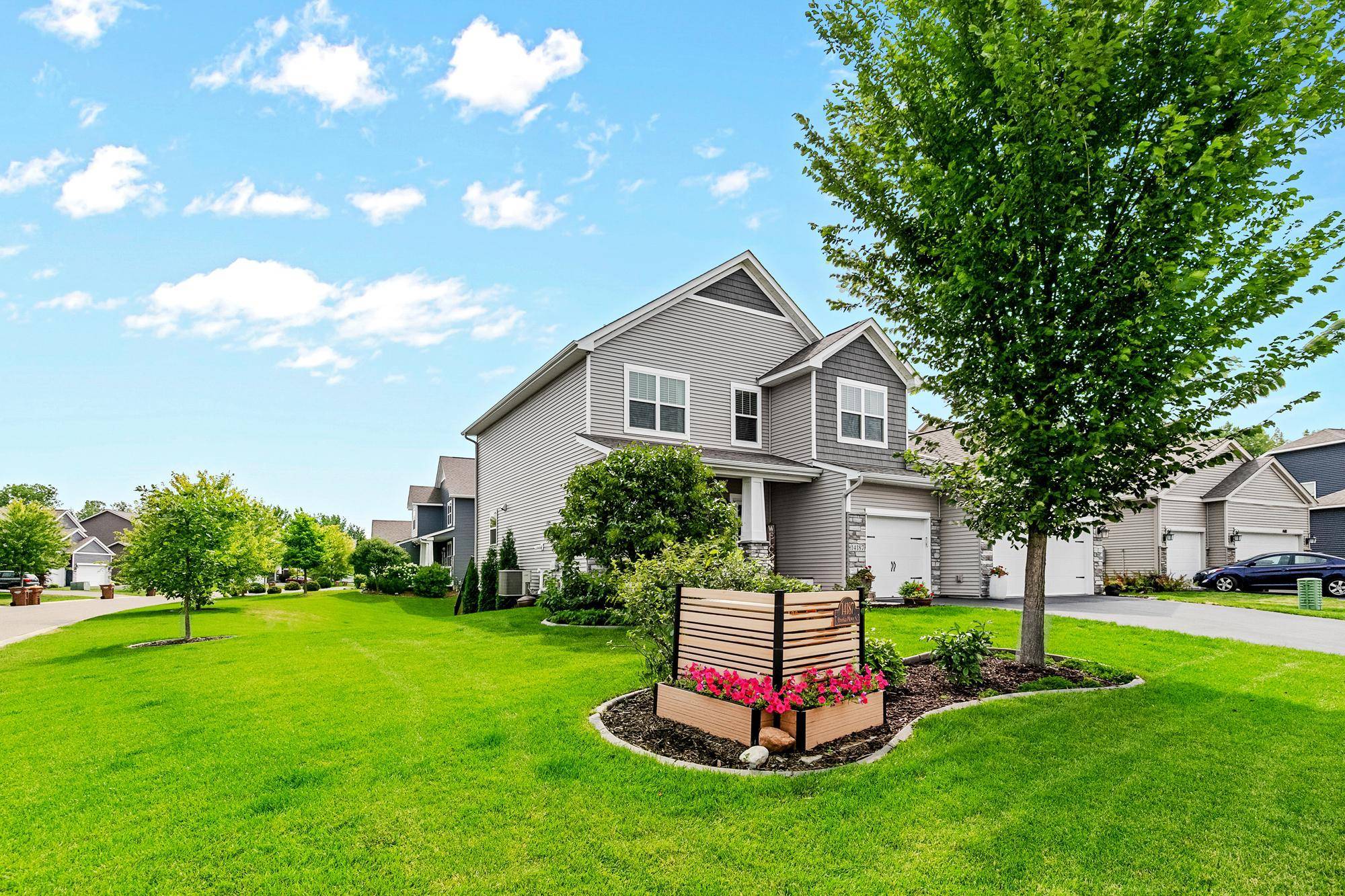 14187 Oneka Pkwy N, Hugo, MN 55038