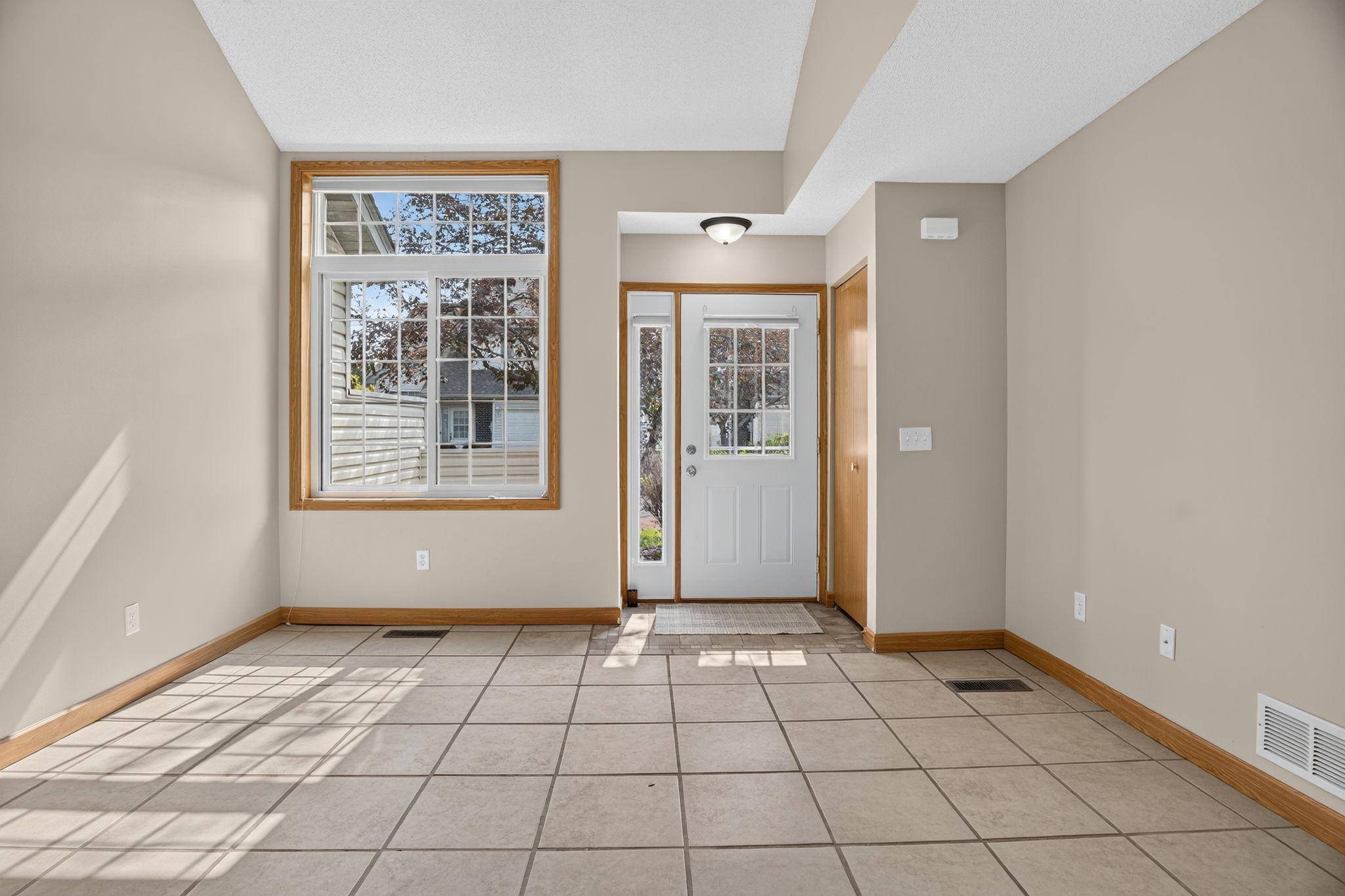 3536 Genevieve AVE N, Oakdale, MN 55128