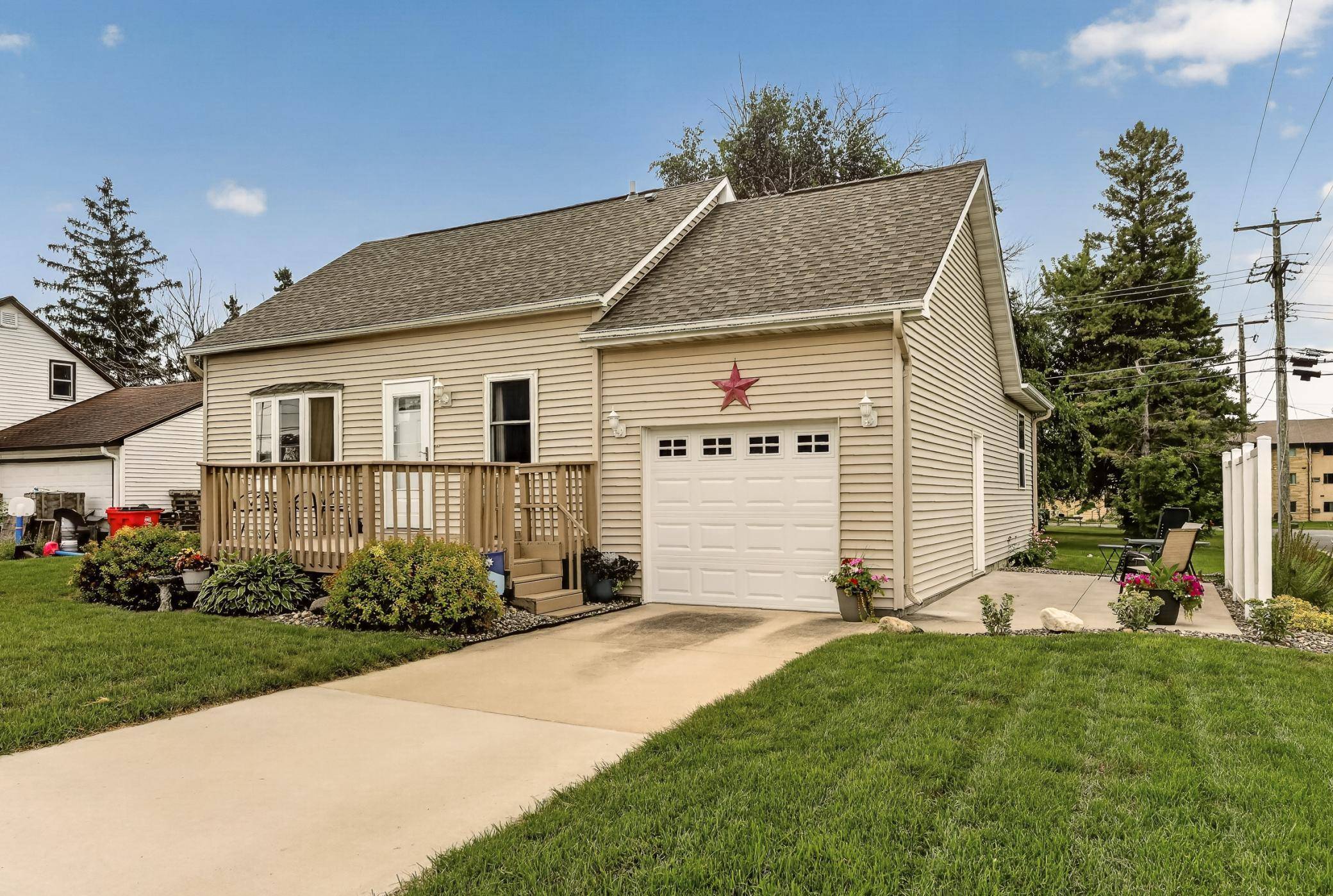 113 1st ST SW, Dodge Center, MN 55927