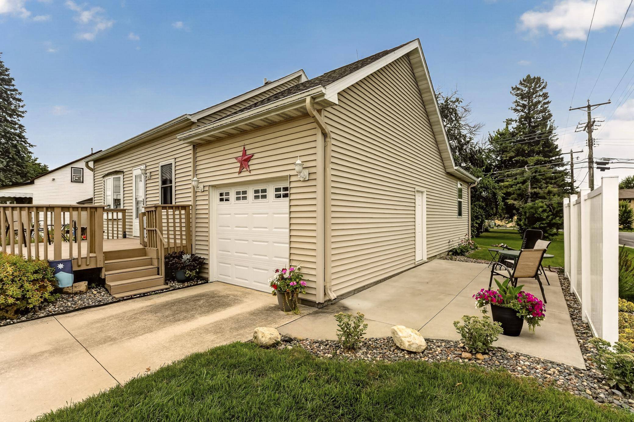 113 1st ST SW, Dodge Center, MN 55927