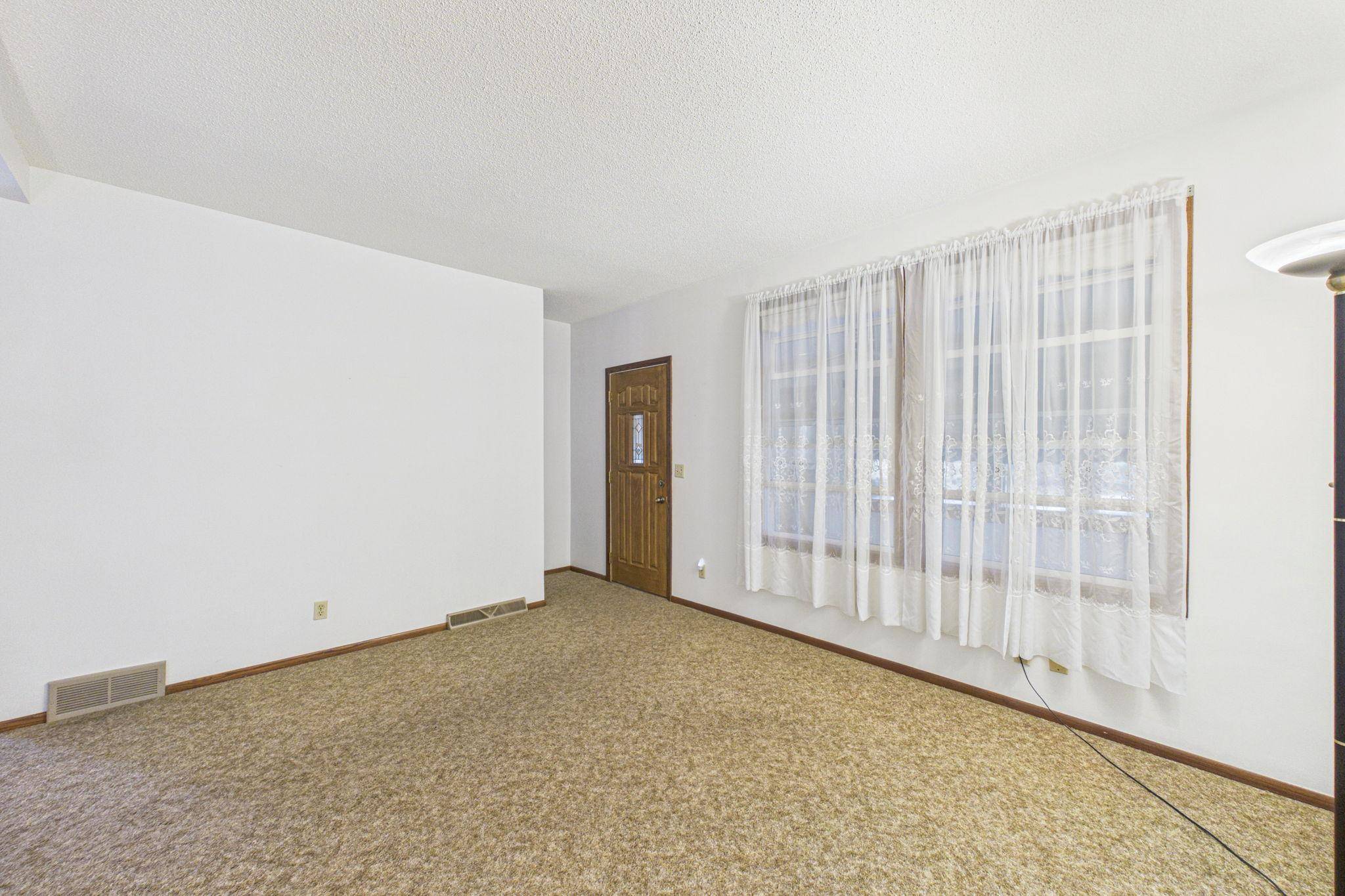 992 Matilda ST, Saint Paul, MN 55117