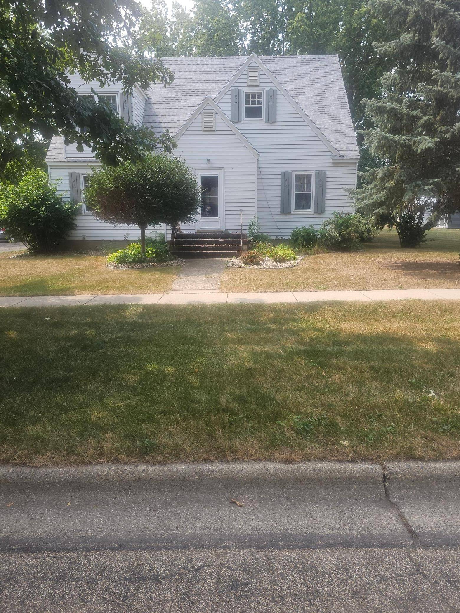 715 N Mckenzie ST, Luverne, MN 56156
