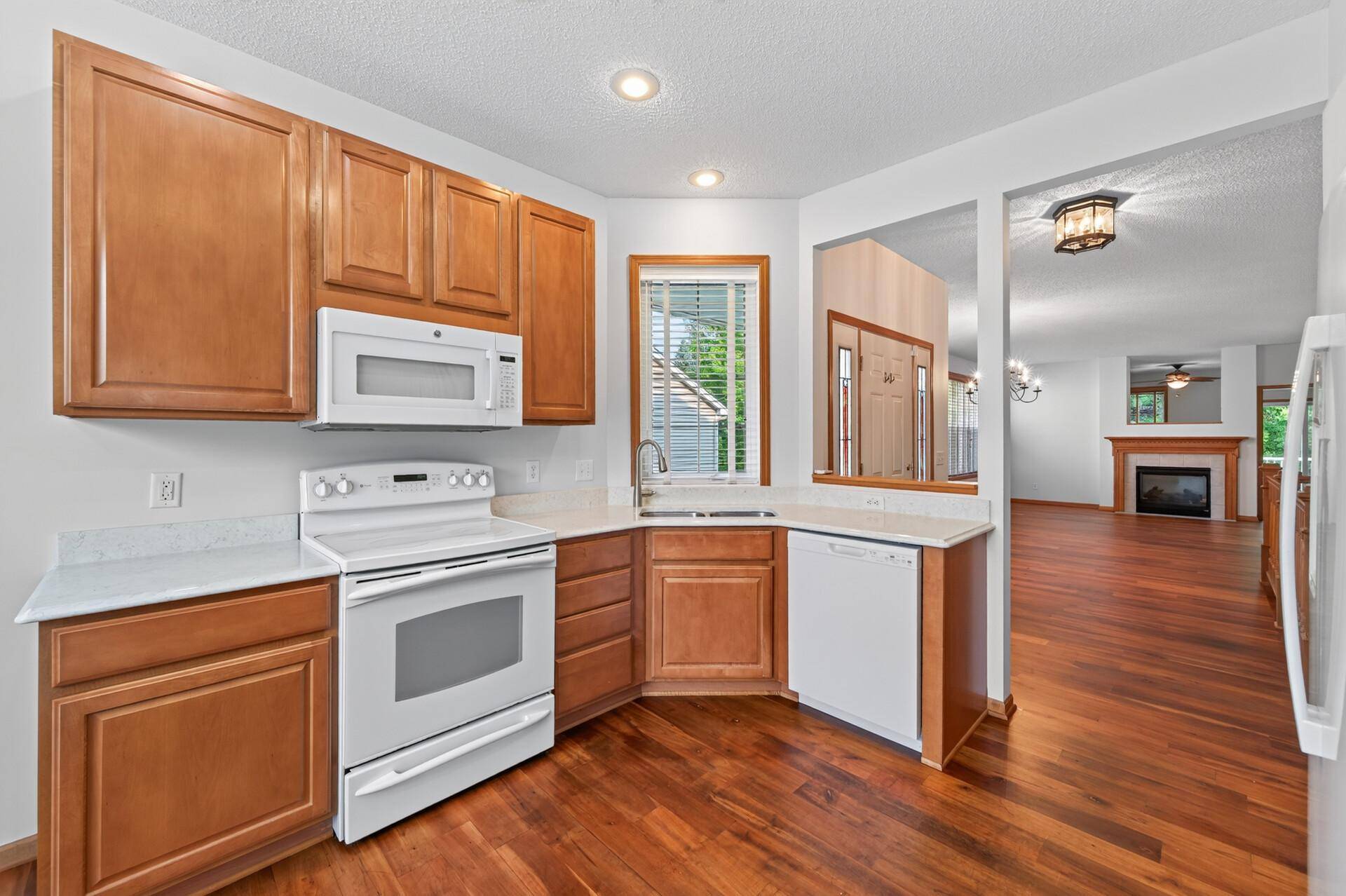 10986 Thone RD, Woodbury, MN 55129