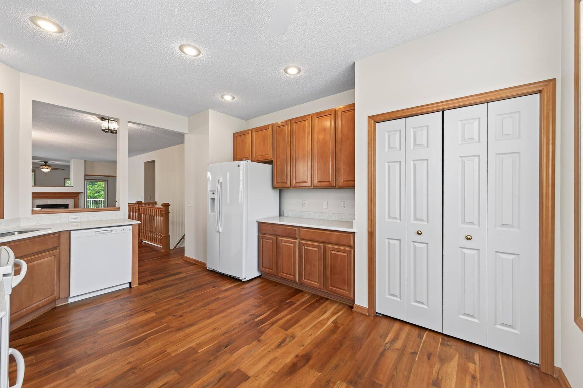 10986 Thone RD, Woodbury, MN 55129