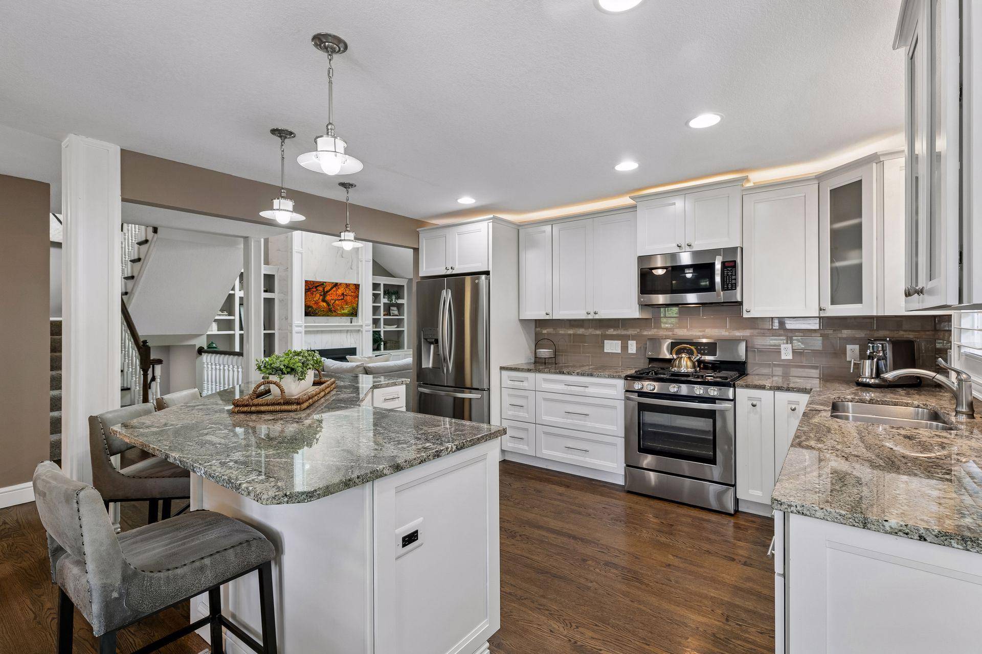1159 Hollybrook DR, Wayzata, MN 55391