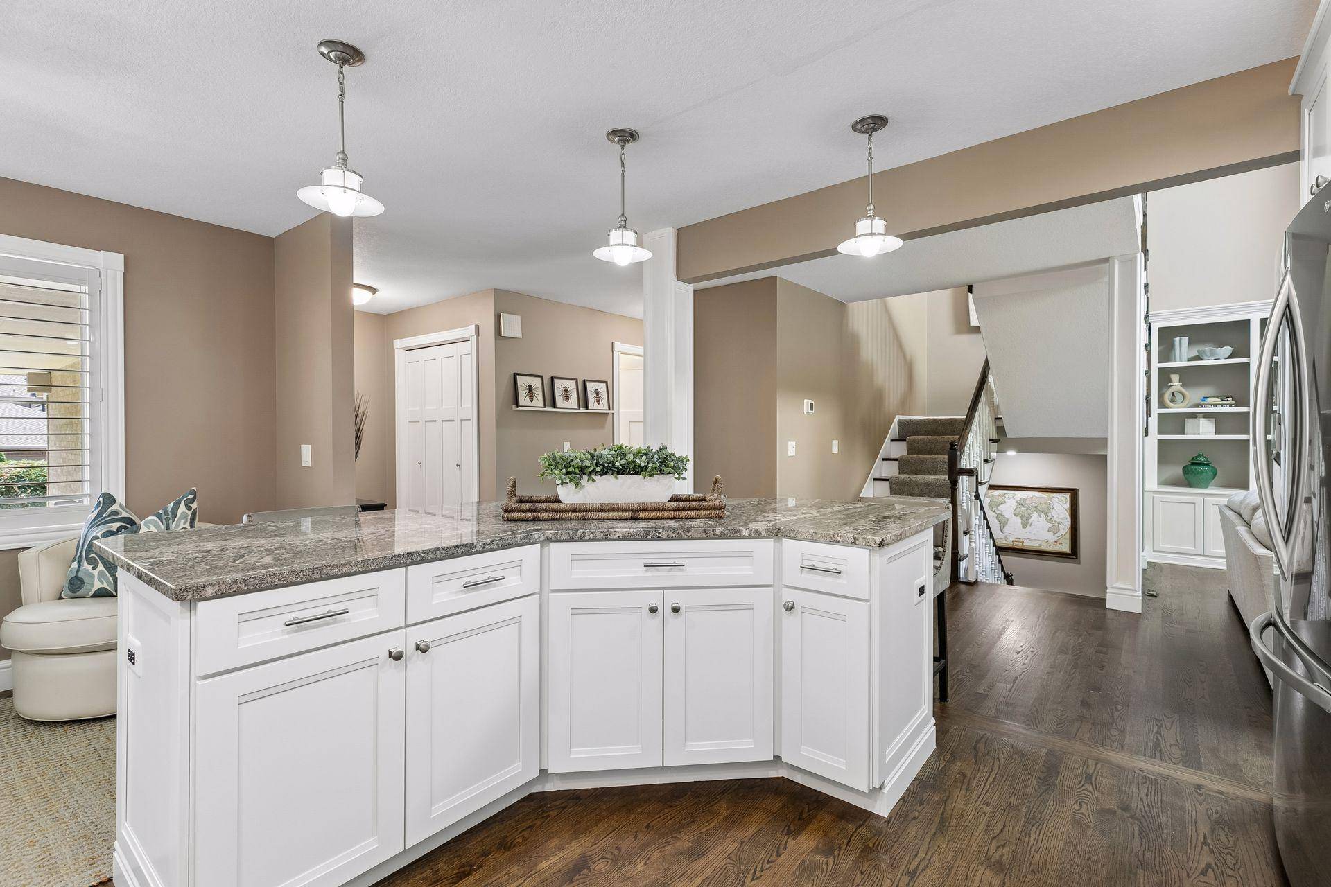 1159 Hollybrook DR, Wayzata, MN 55391