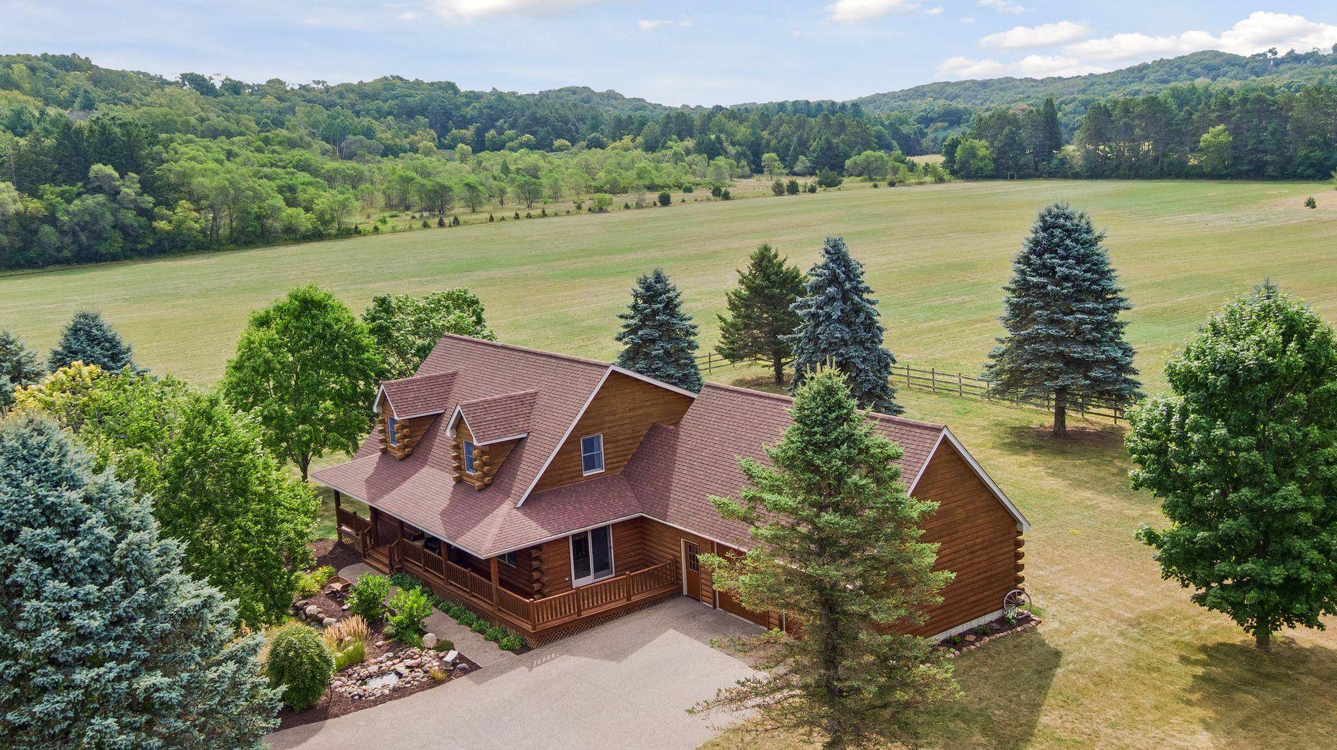 1157 River DR, River Falls, WI 54022