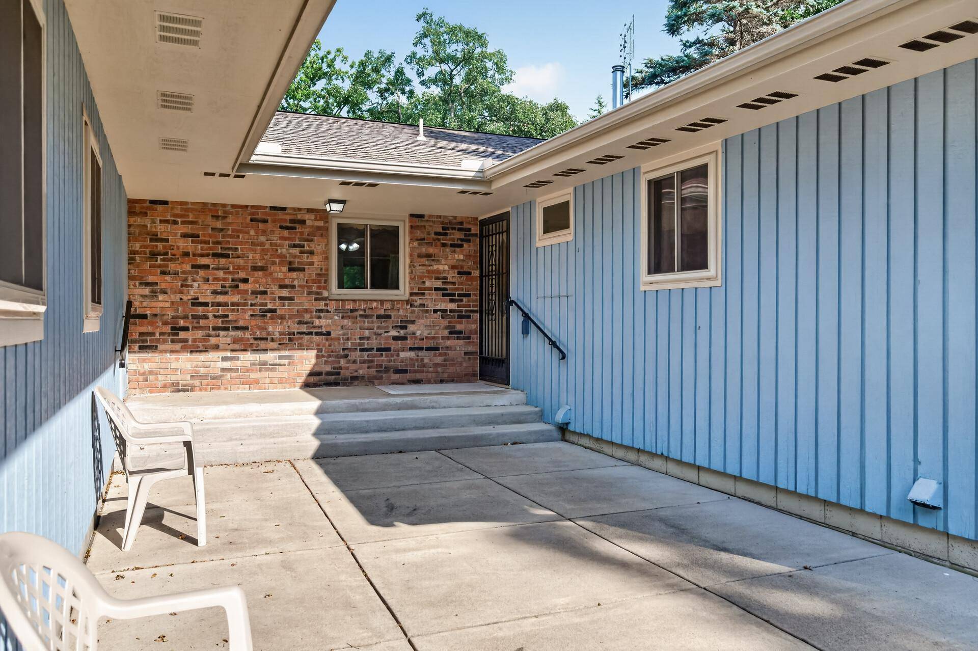 6033 Oak CIR, North Branch, MN 55056