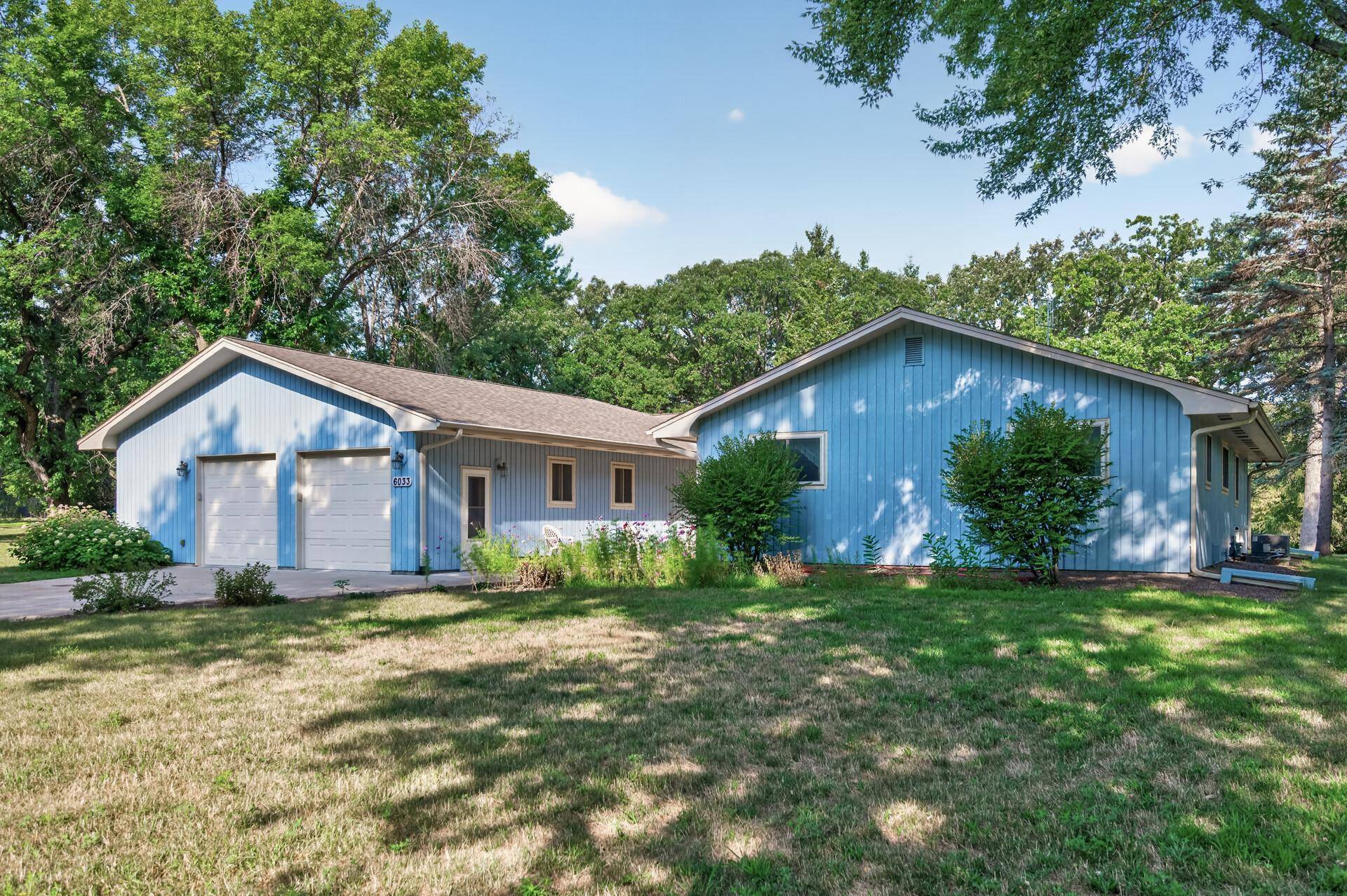 6033 Oak CIR, North Branch, MN 55056