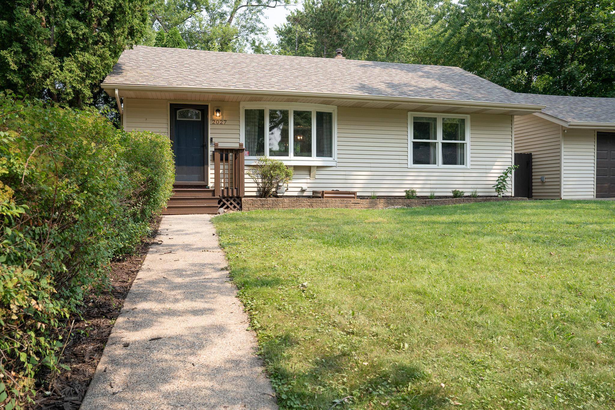 2027 Northwood DR, North Saint Paul, MN 55109