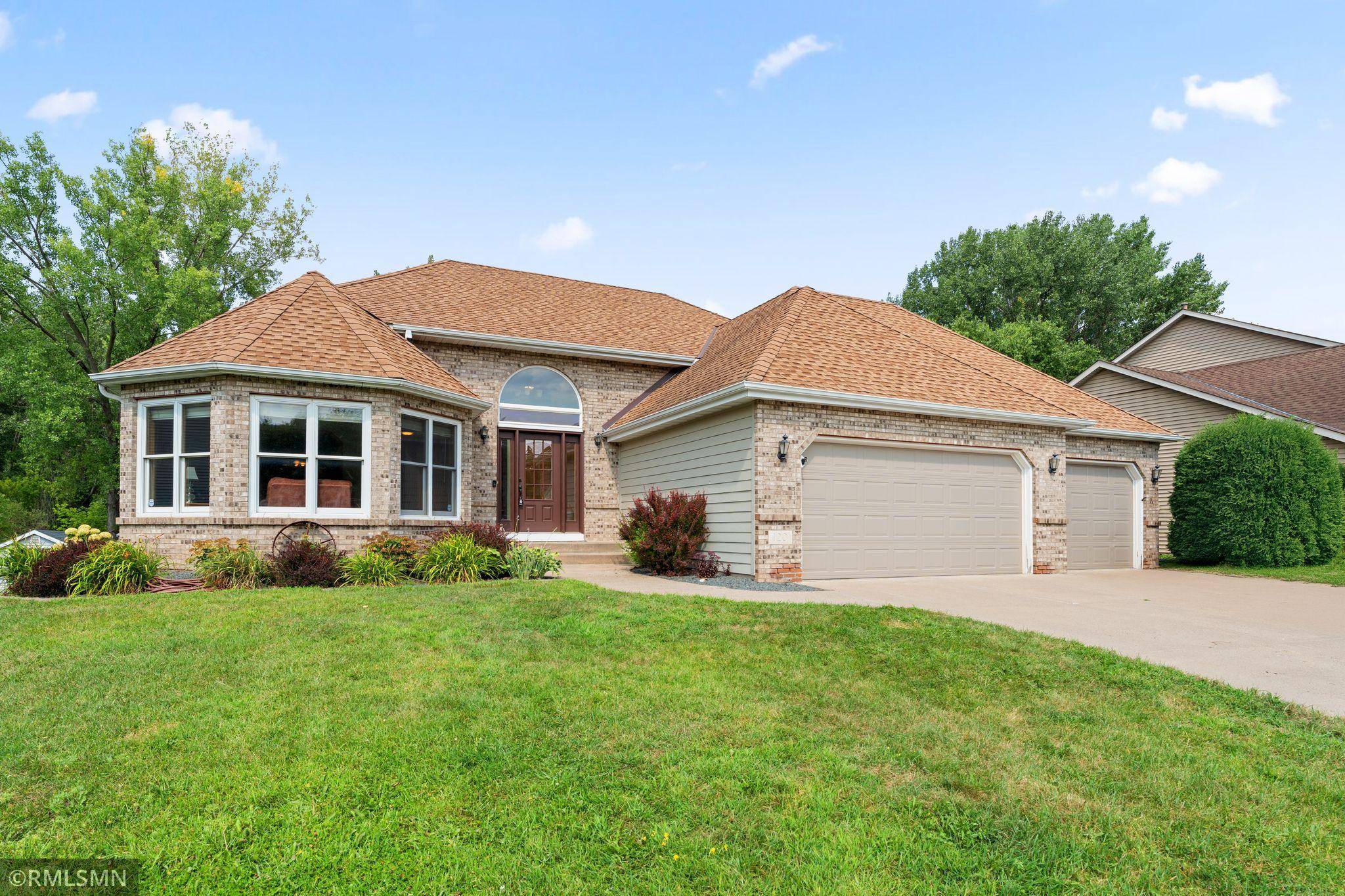 120 Indian Hills LN, Circle Pines, MN 55014
