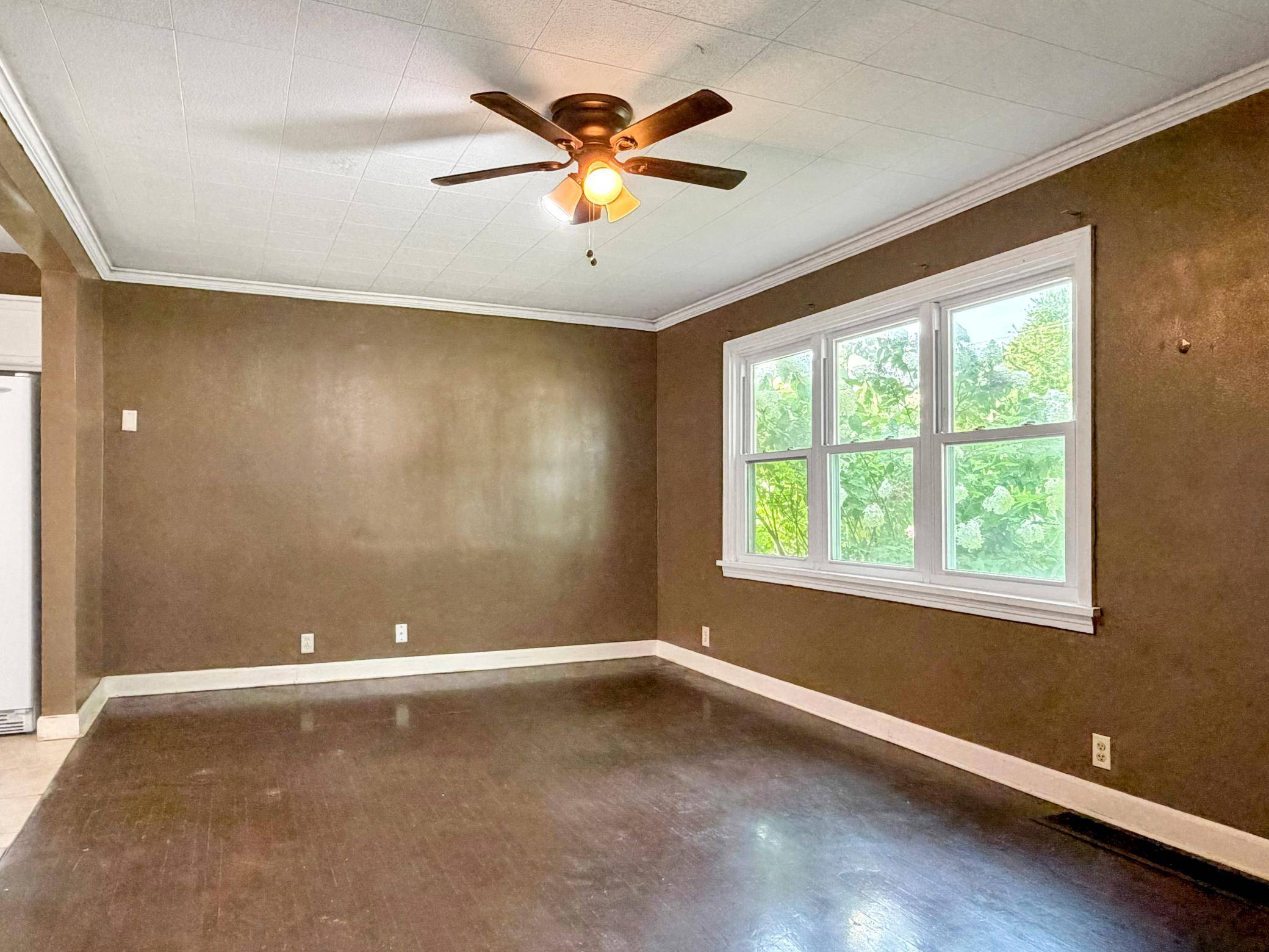504 Edgewood AVE, Albert Lea, MN 56007