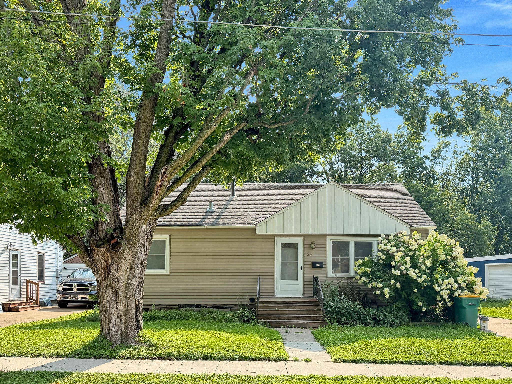 504 Edgewood AVE, Albert Lea, MN 56007