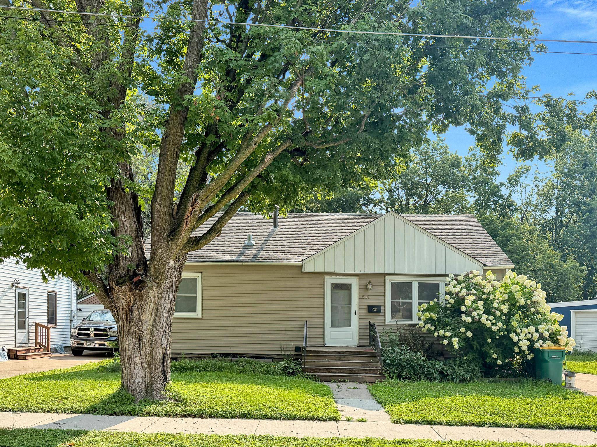 504 Edgewood AVE, Albert Lea, MN 56007