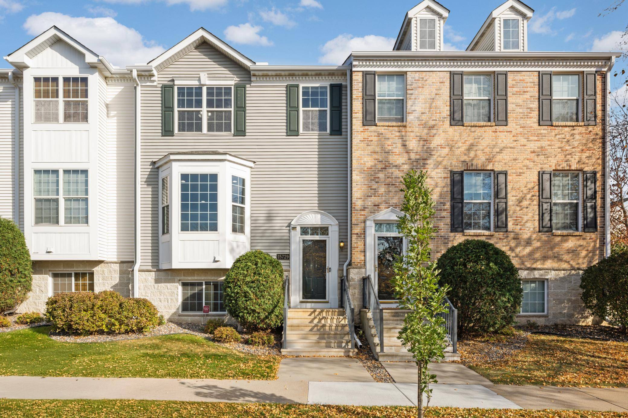 15729 Porchlight LN, Eden Prairie, MN 55347