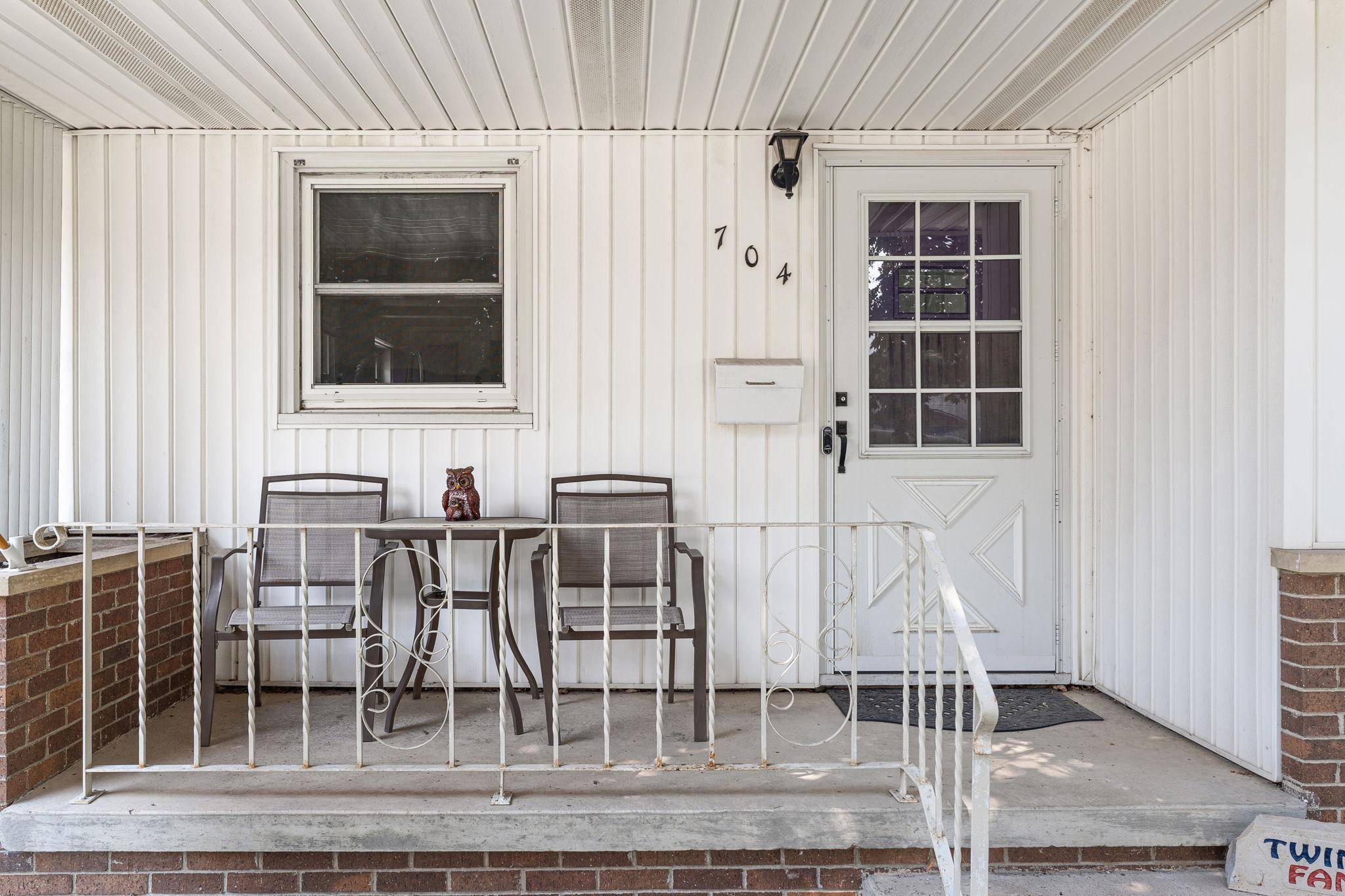 704 E School ST, Owatonna, MN 55060