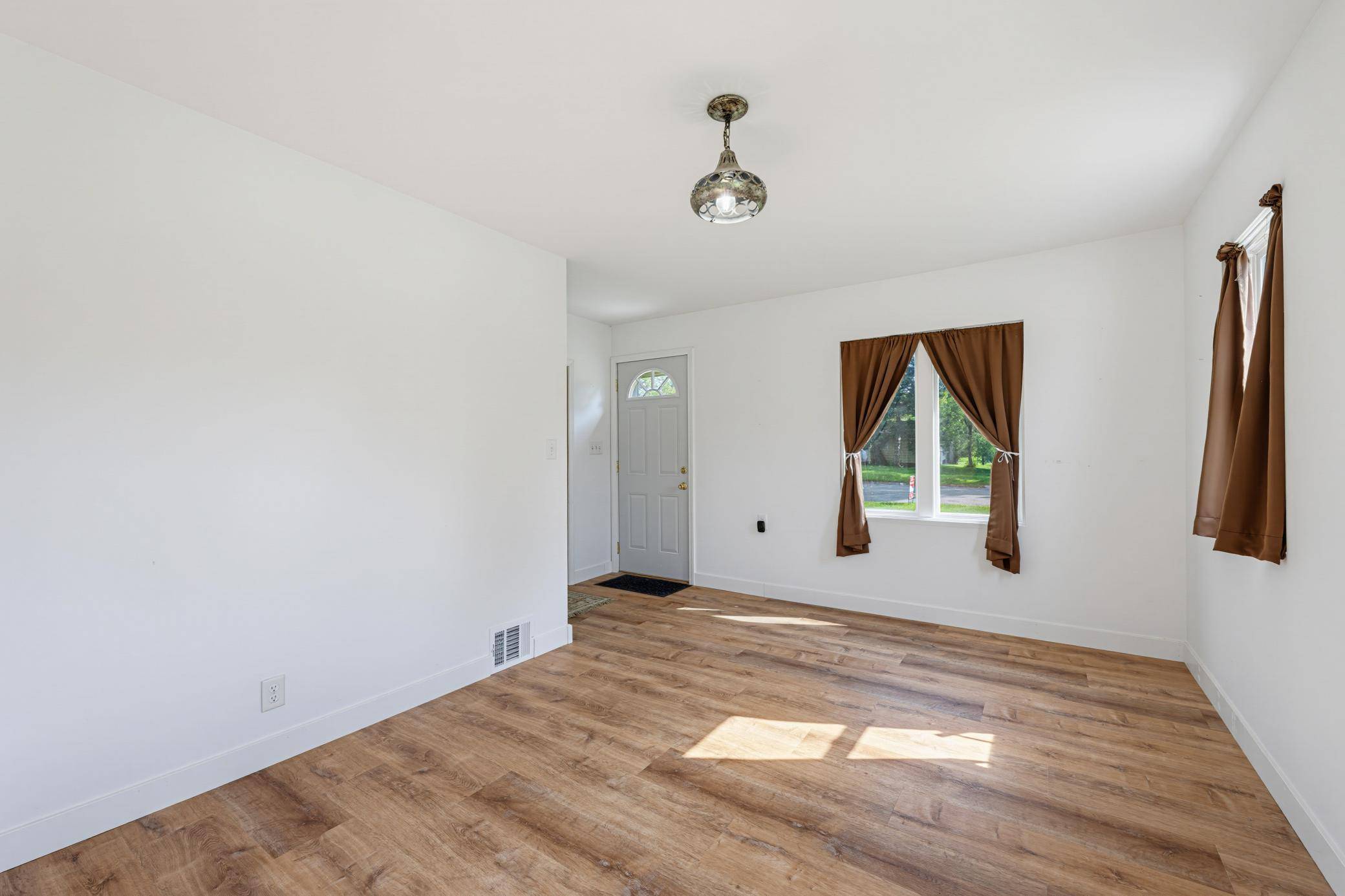 251 Dupont AVE NE, Hector, MN 55342