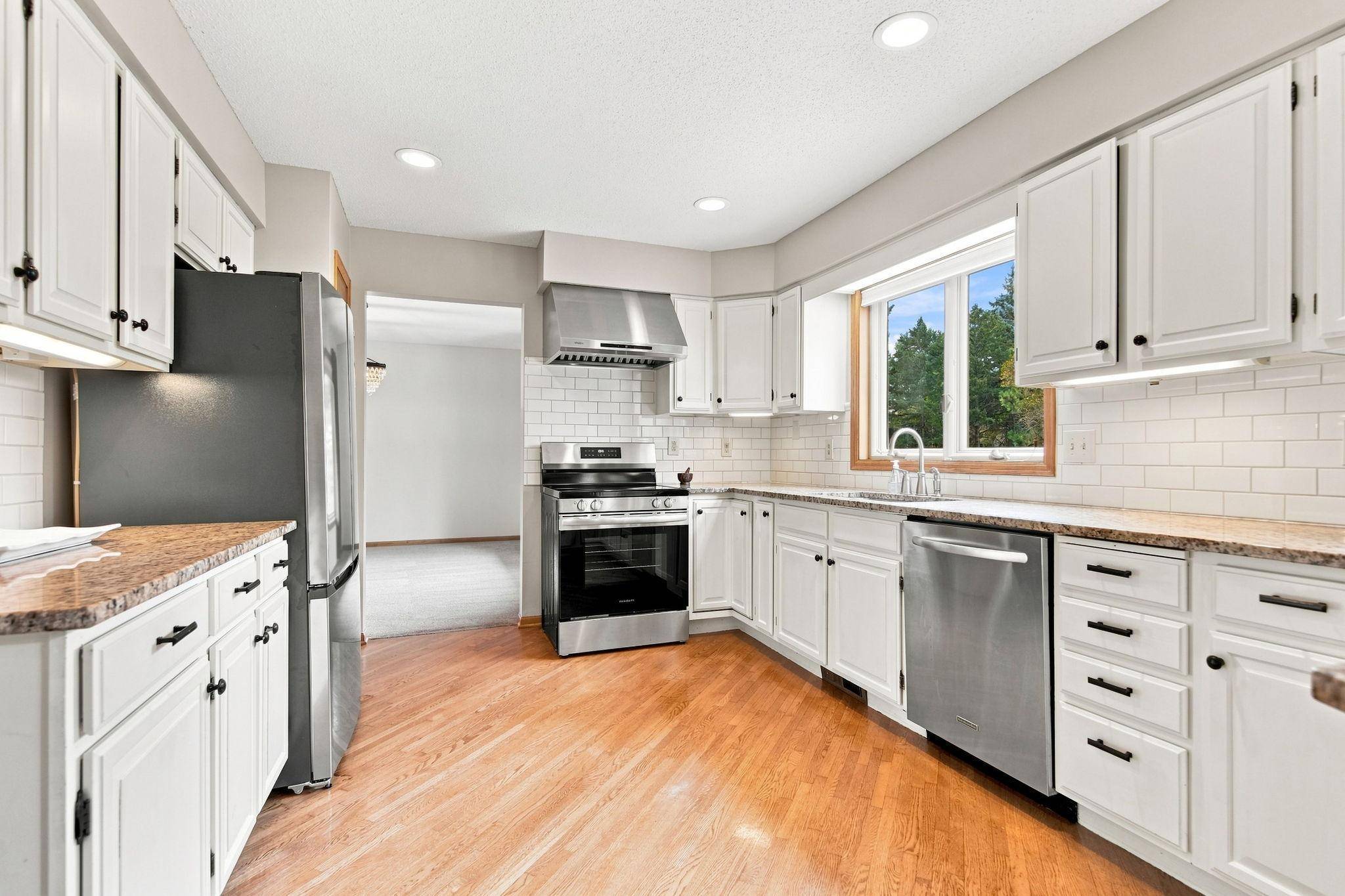 10340 Summer PL, Eden Prairie, MN 55347